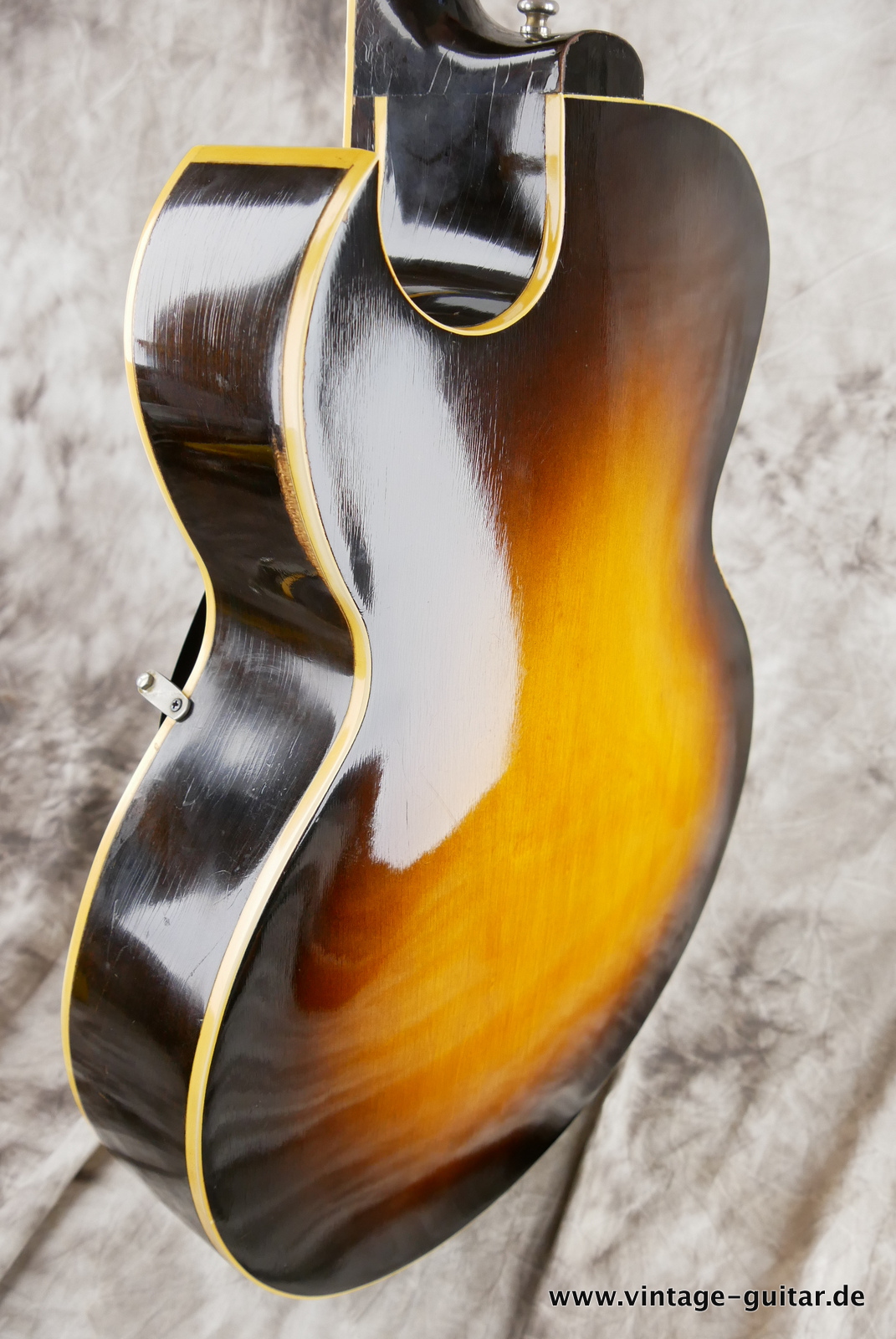 Gibson_ES-175_P_90_sunburst_1950-007.JPG