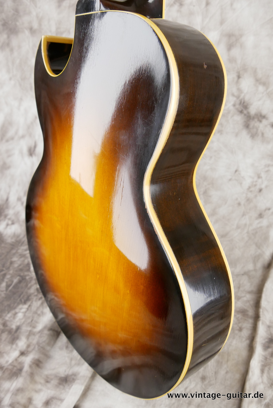 img/vintage/5520/Gibson_ES-175_P_90_sunburst_1950-008.JPG