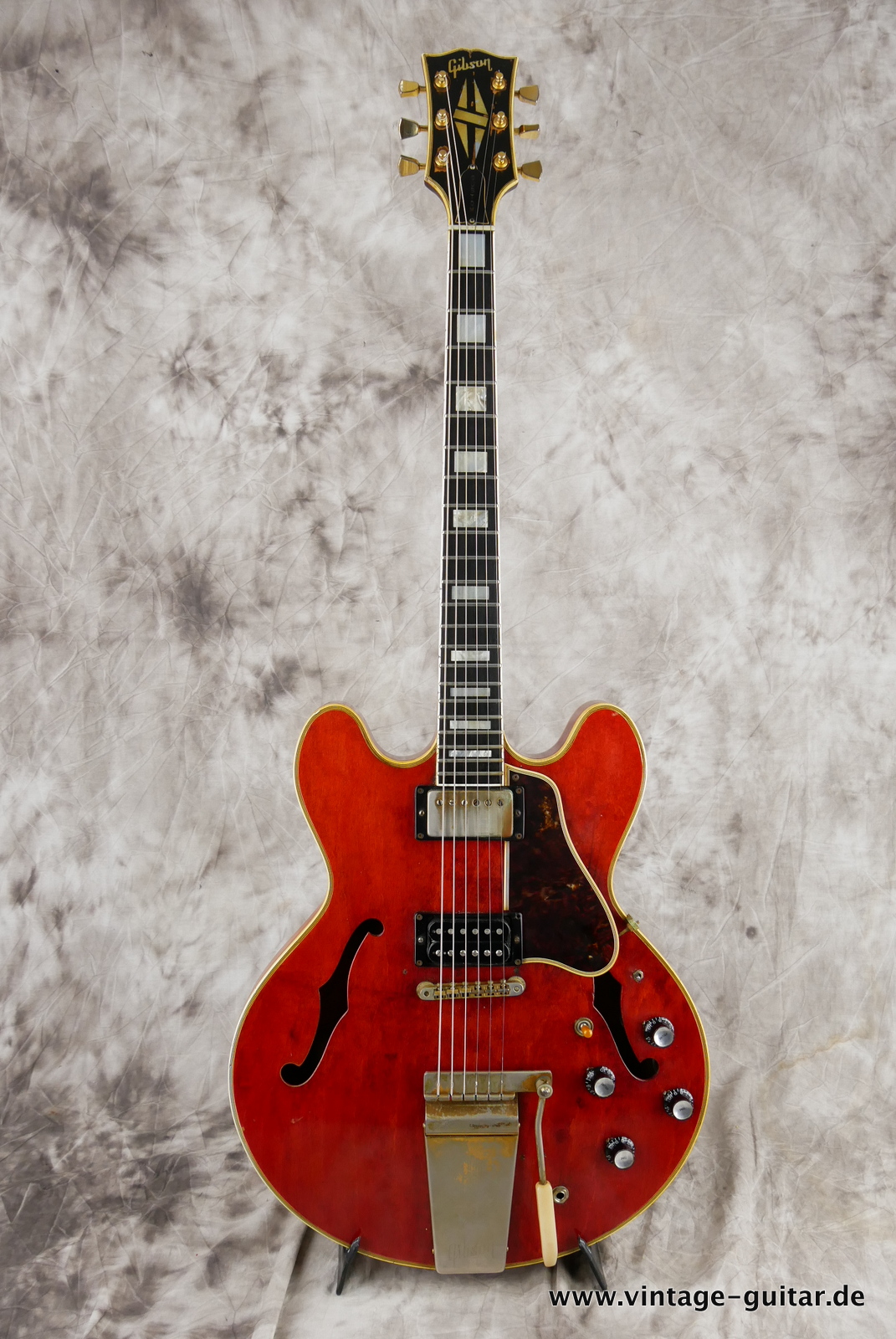 Gibson_ES_355_mono_cherry_1968-001.JPG