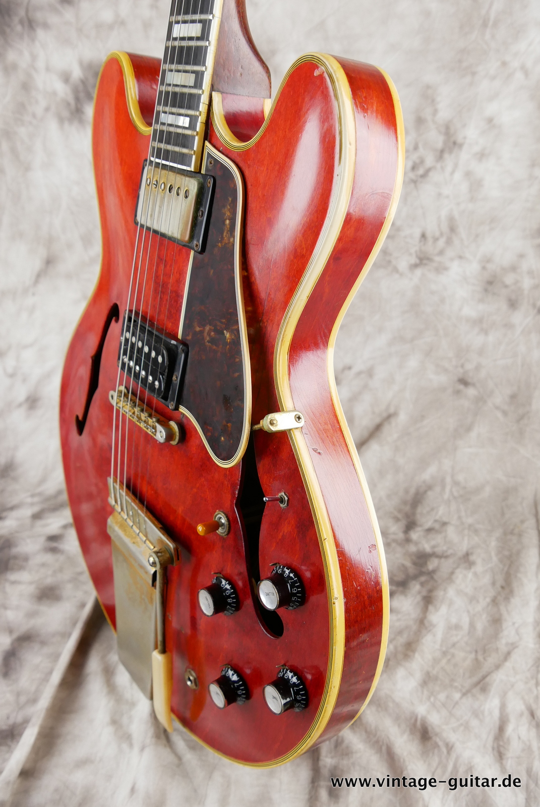 Gibson_ES_355_mono_cherry_1968-006.JPG