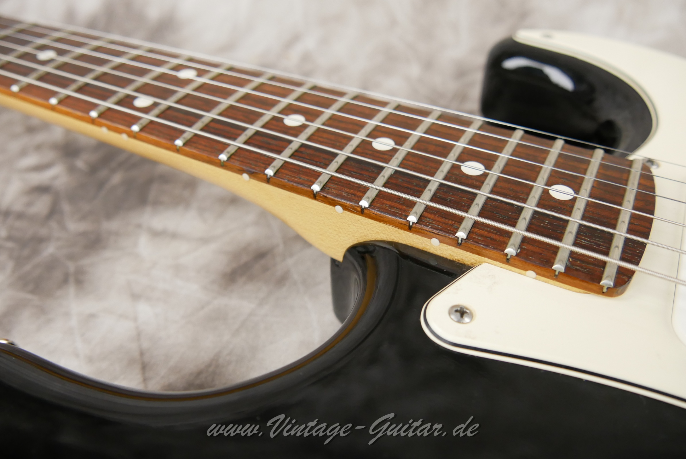 img/vintage/5536/Fender-Stratocaster-American-Standard-1987-black-015.JPG