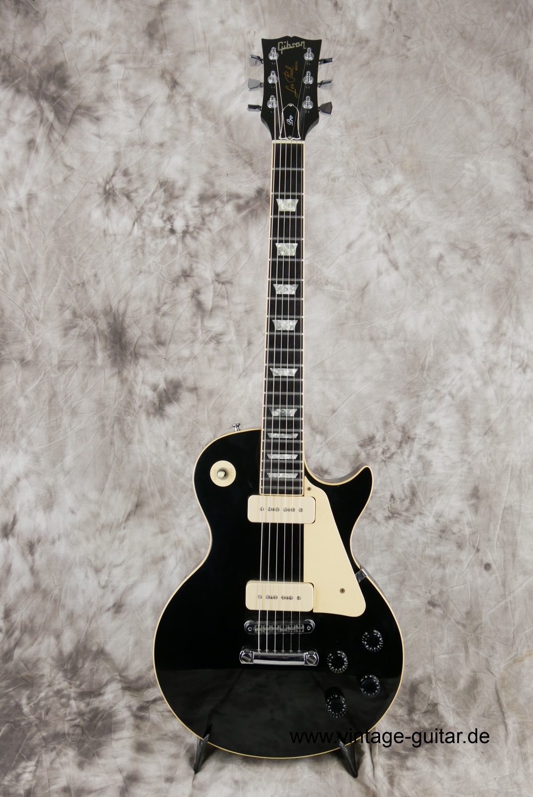 Gibson_Les_Paul_Pro_Deluxe_black_1979-001.JPG