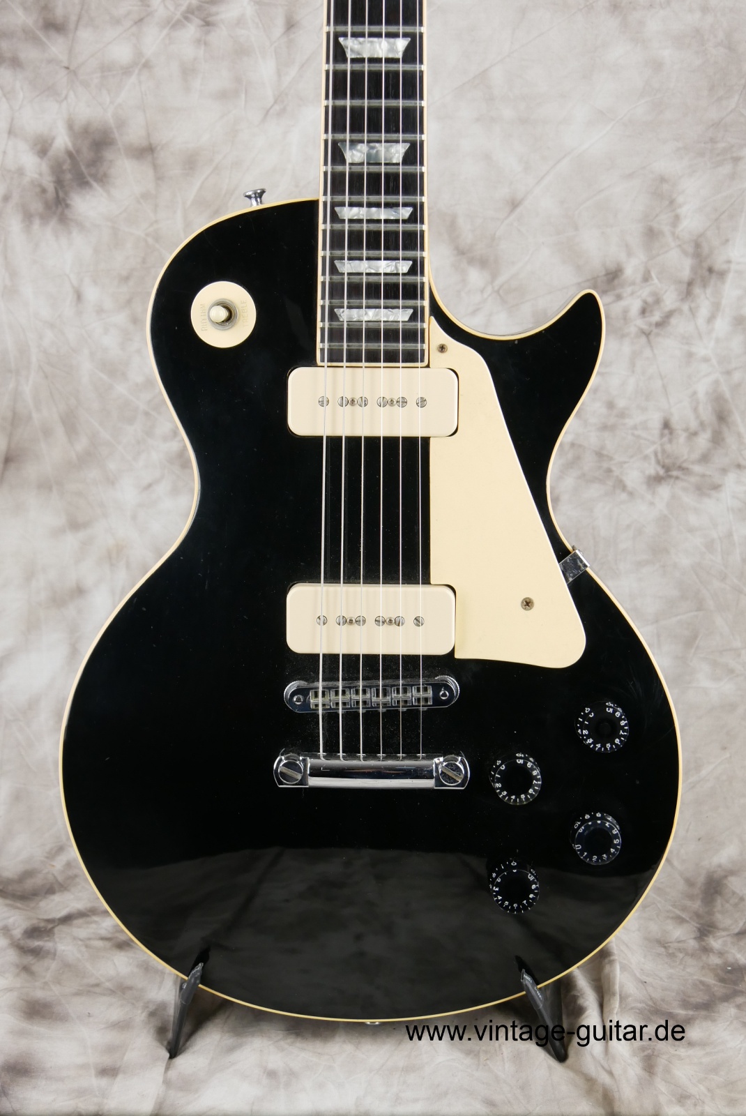 Gibson_Les_Paul_Pro_Deluxe_black_1979-007.JPG
