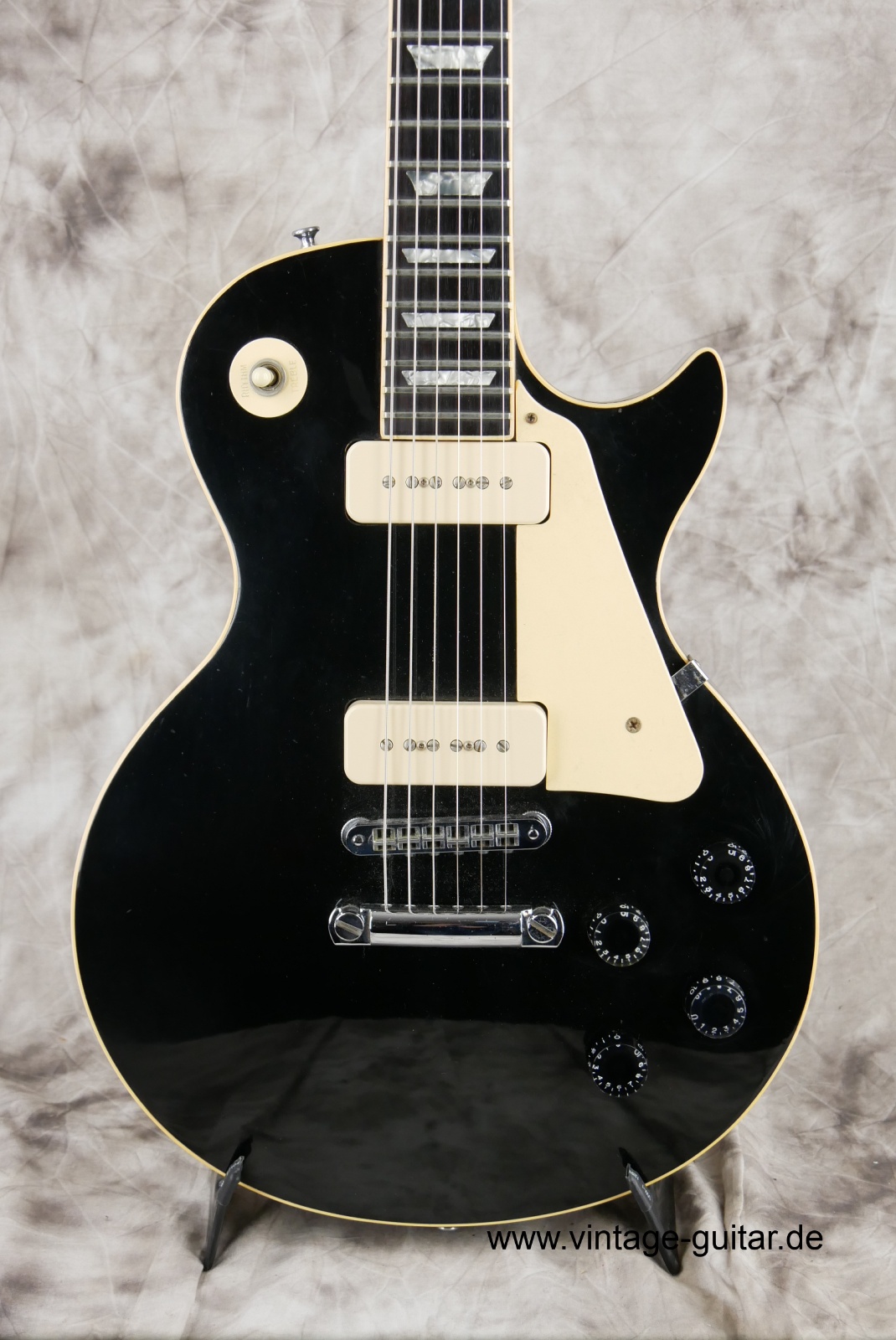 img/vintage/5538/Gibson_Les_Paul_Pro_Deluxe_black_1979-007.JPG