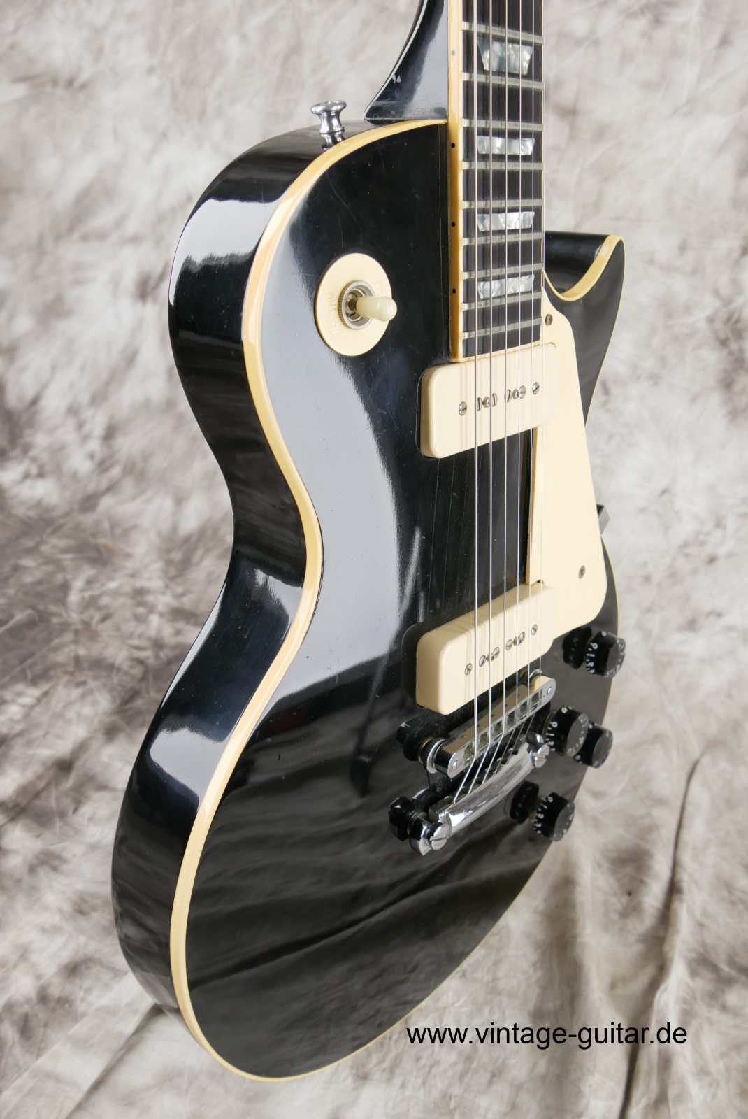 Gibson_Les_Paul_Pro_Deluxe_black_1979-009.JPG