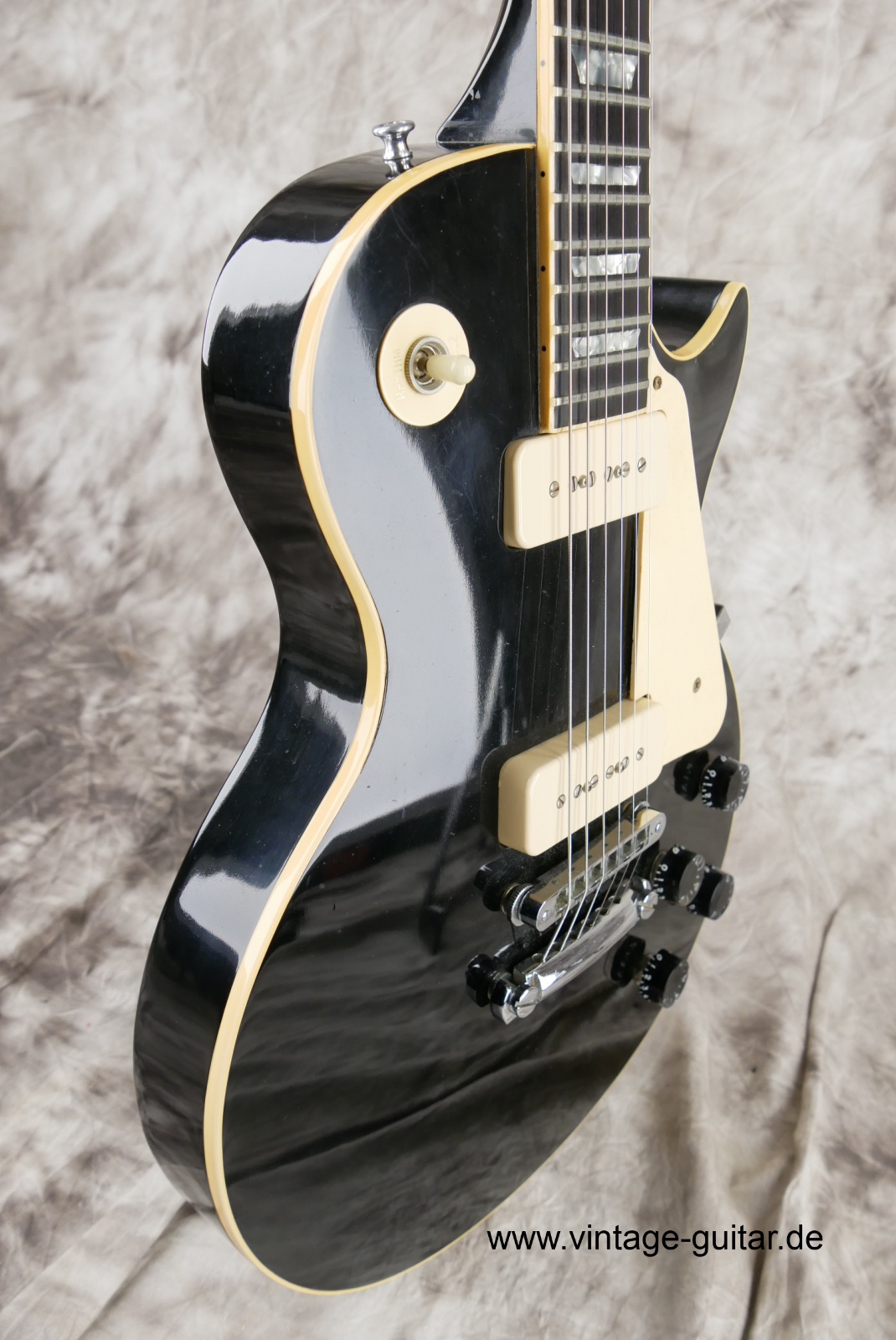 img/vintage/5538/Gibson_Les_Paul_Pro_Deluxe_black_1979-009.JPG