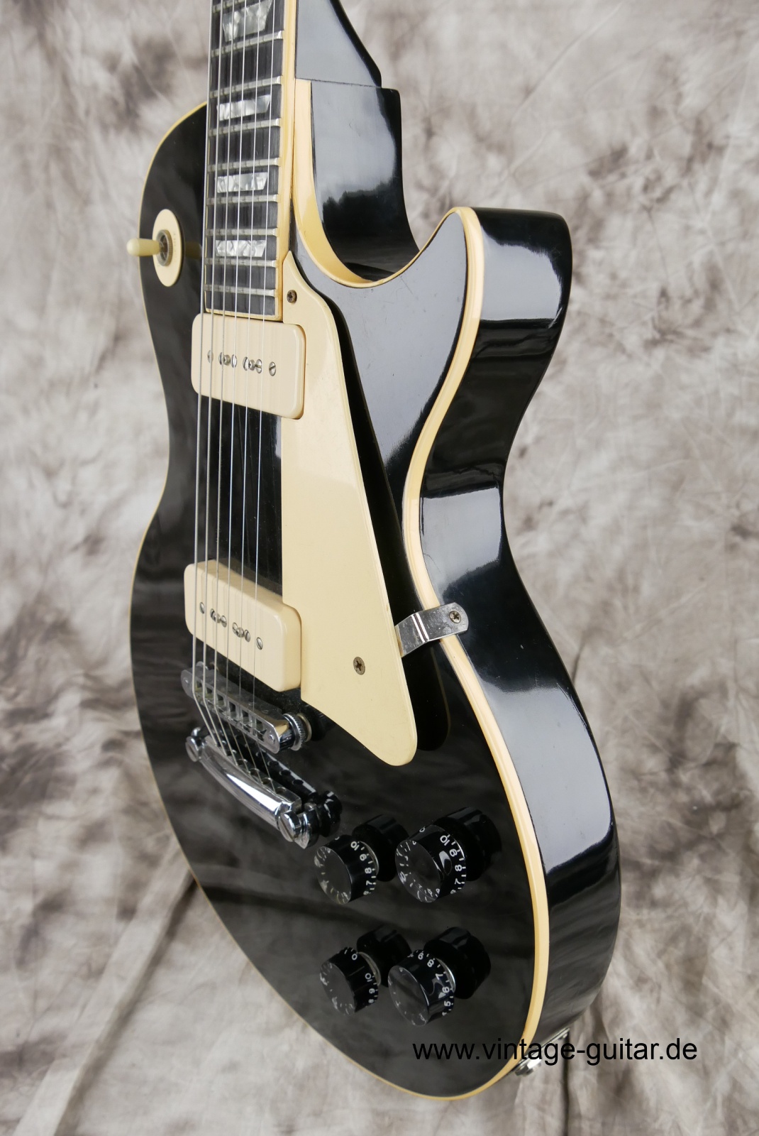 Gibson_Les_Paul_Pro_Deluxe_black_1979-010.JPG