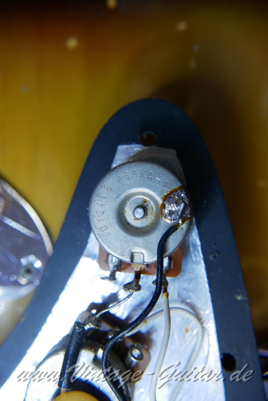 img/vintage/5542/Fender_Stratocaster_hardtail_USA_sunburst_1978-024.JPG