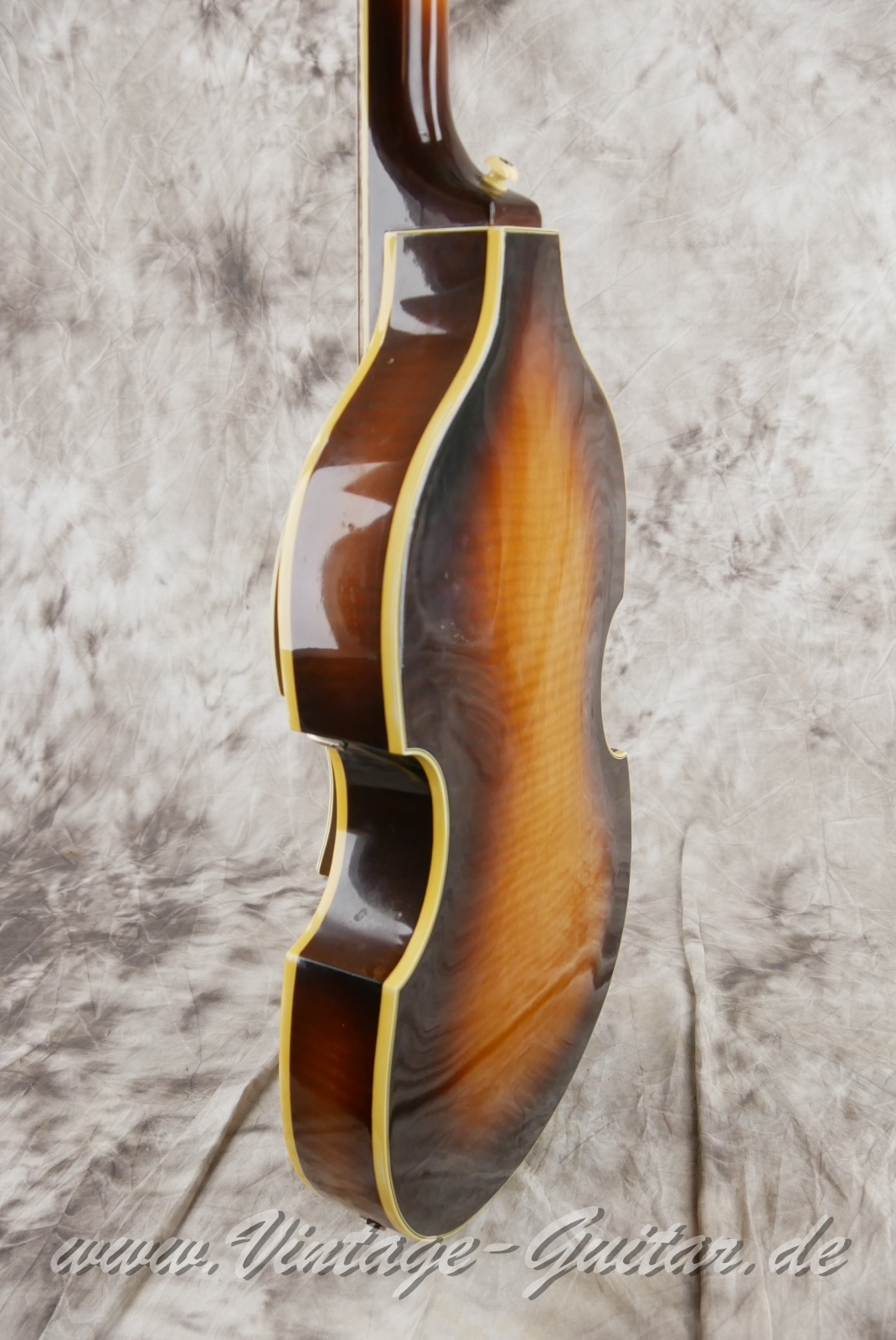 Hoefner-Violin-Bass-1972-sunburst-011.jpg