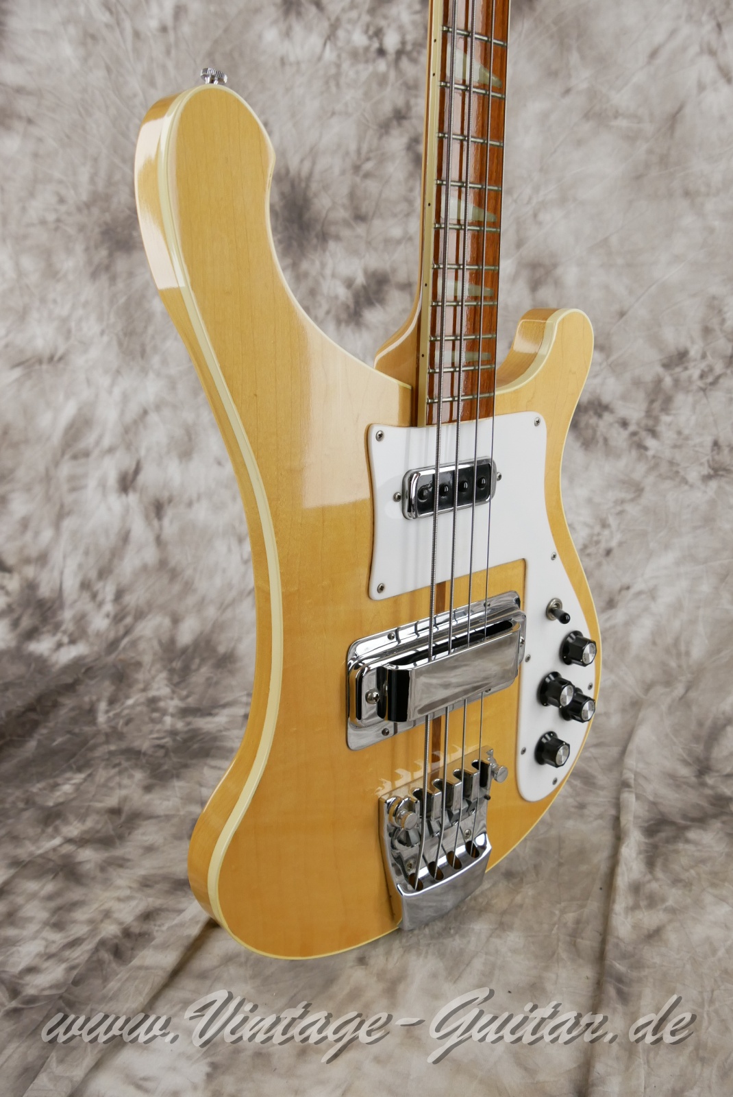 Rickenbacker-4001-Stereo-Bass-1976-mapleglo-009.jpg
