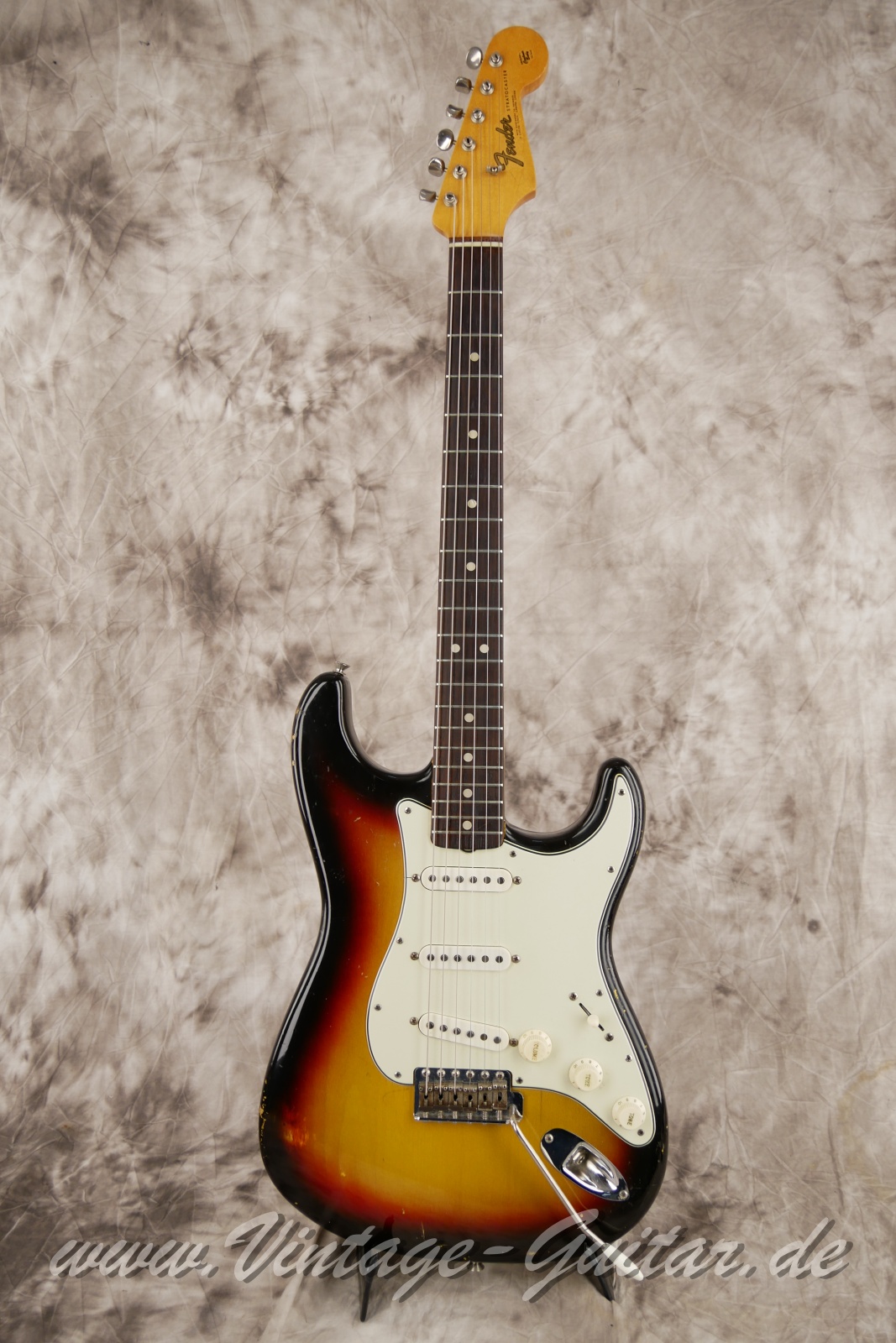 img/vintage/5556/Fender-Stratocaster-1965-sunburst-001.JPG