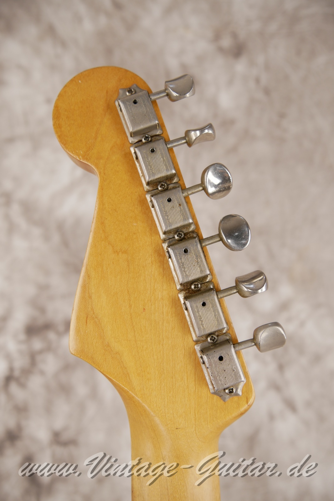 img/vintage/5556/Fender-Stratocaster-1965-sunburst-006.JPG
