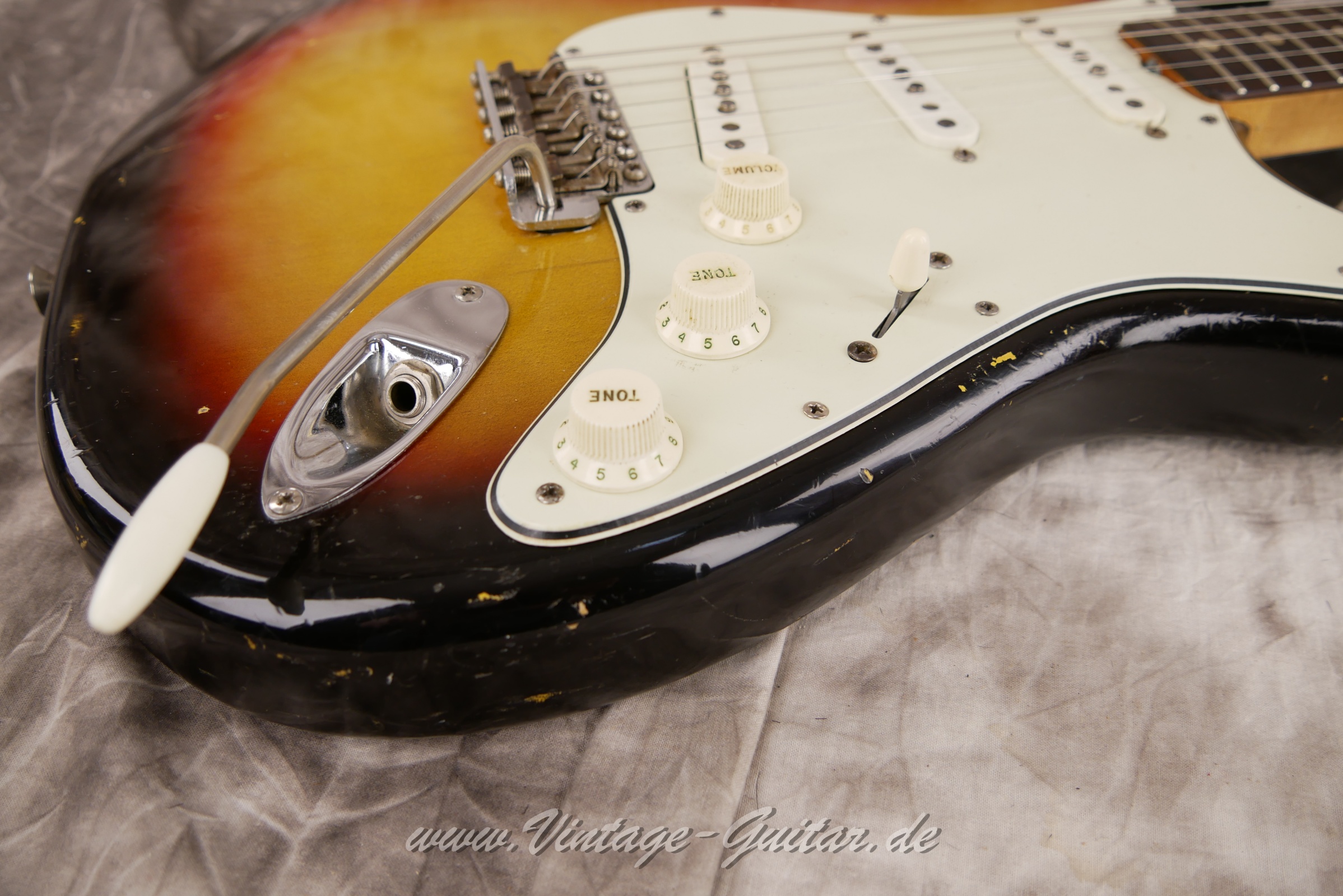 Fender-Stratocaster-1965-sunburst-017.JPG