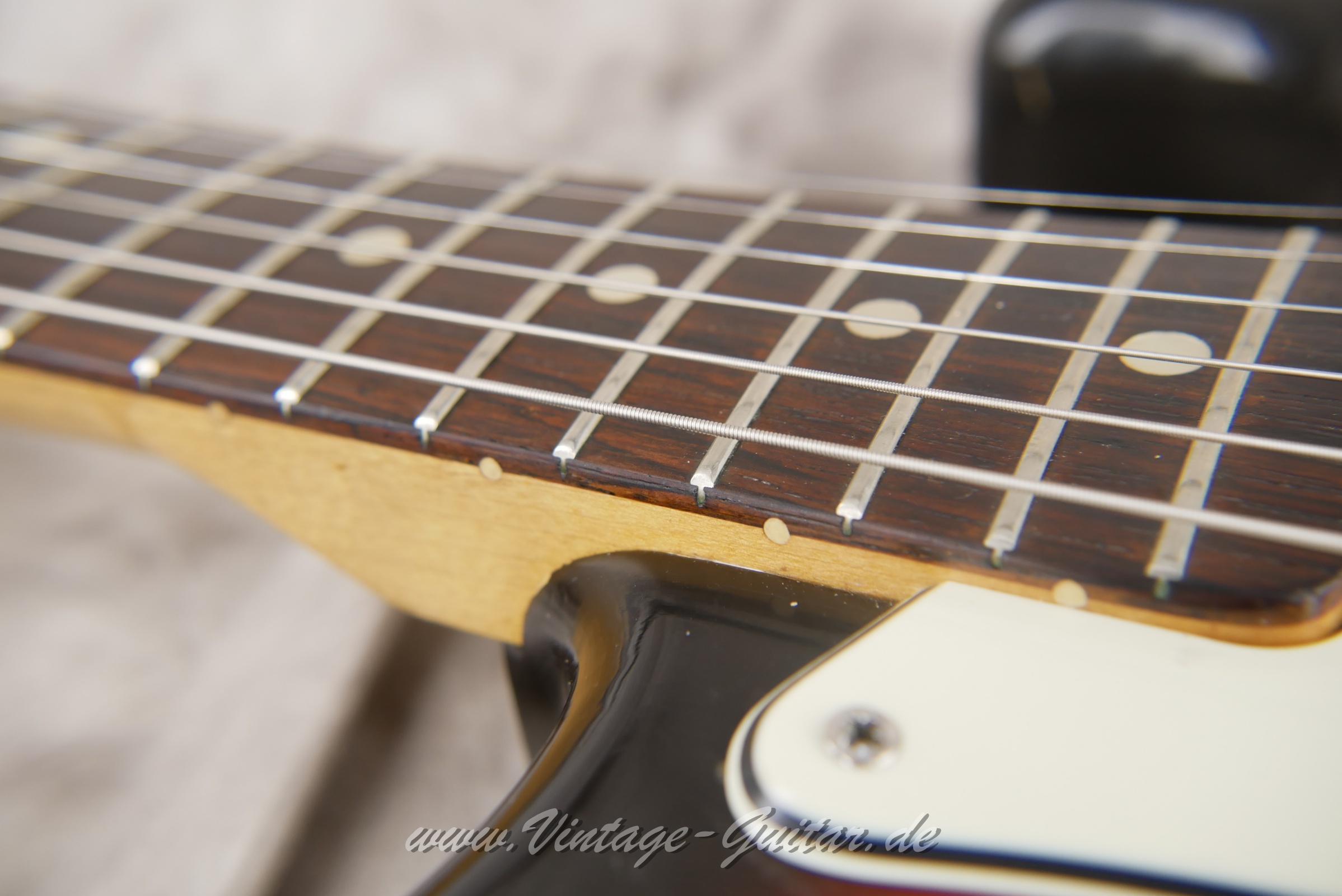 img/vintage/5556/Fender-Stratocaster-1965-sunburst-019.JPG