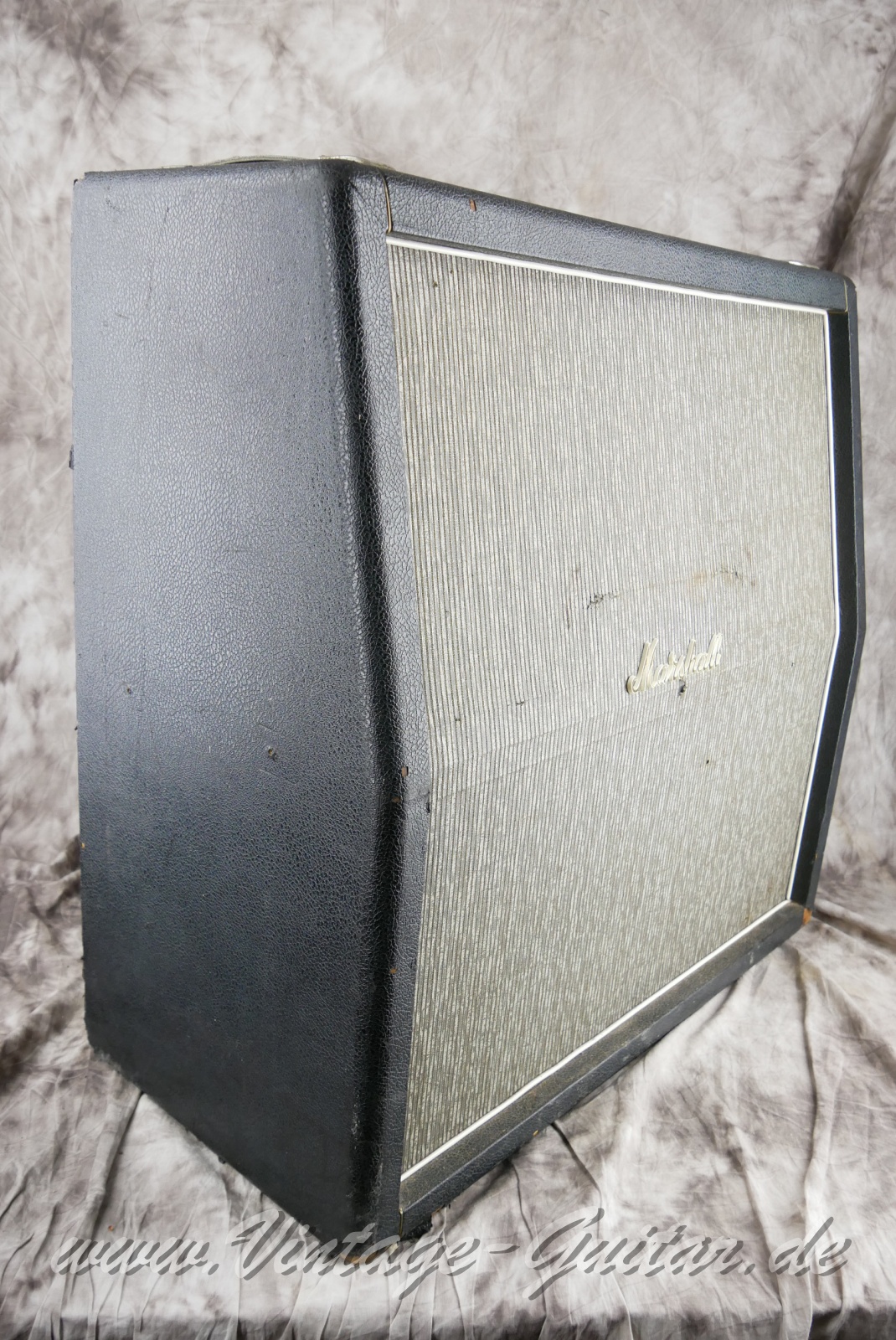 img/vintage/5557/Marshall_4x12_Pinstripe_stanted_front_GB_black_1967-003.JPG
