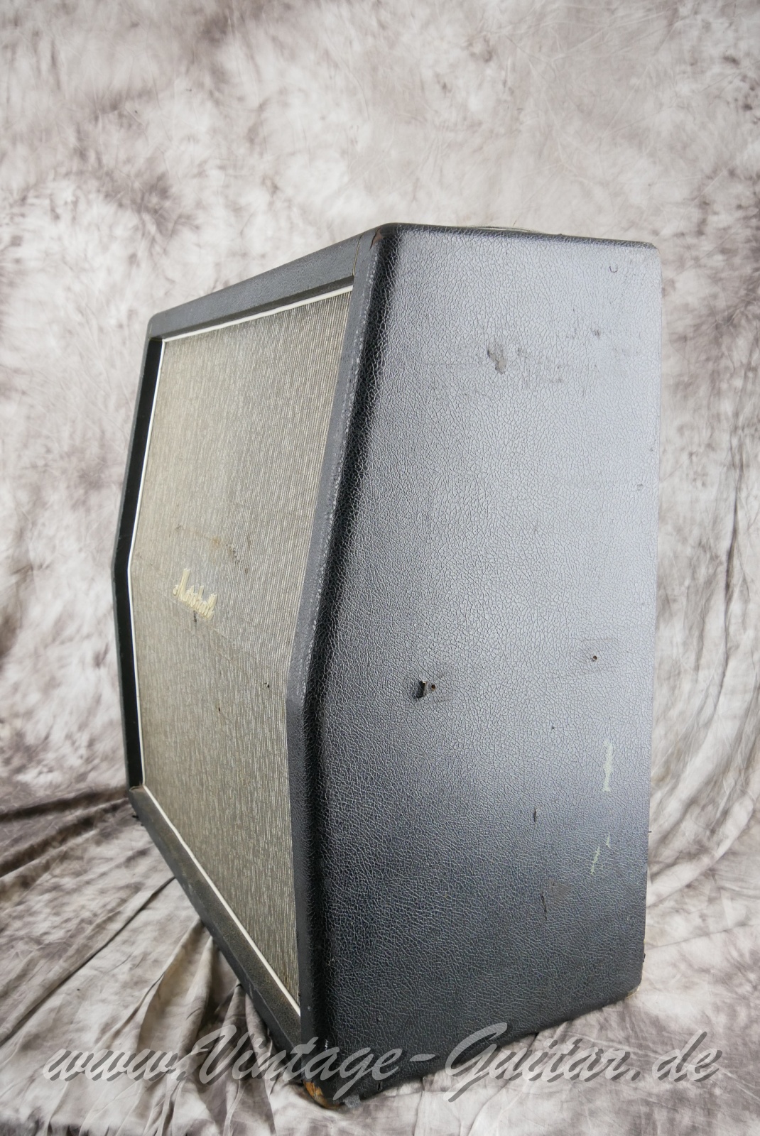 img/vintage/5557/Marshall_4x12_Pinstripe_stanted_front_GB_black_1967-004.JPG
