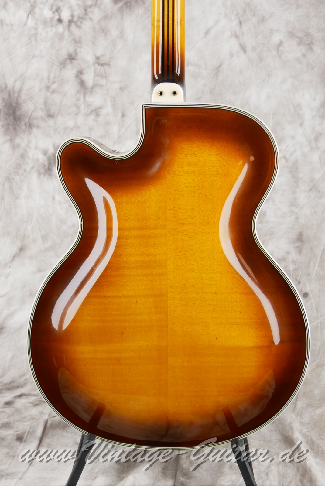 Willi_Herold_17_inch_Archtop_sunburst_Germany_1959-008.JPG