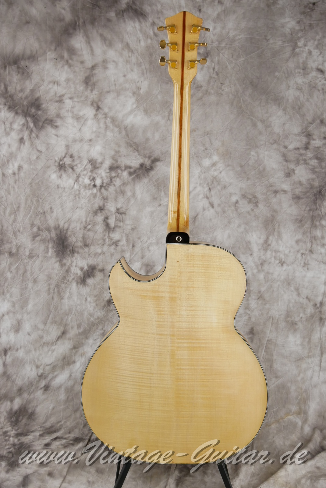 Schulz_Instrumentenbau_17,5_inch_archtop_natural_1999-002.JPG