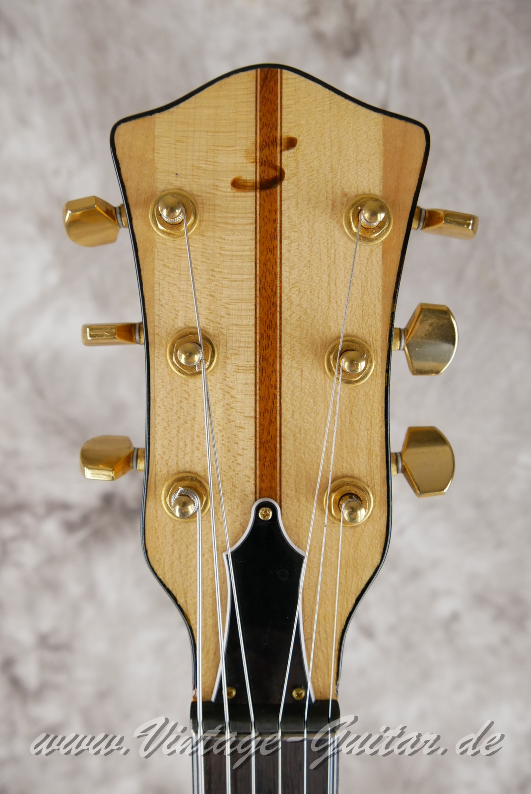 Schulz_Instrumentenbau_17,5_inch_archtop_natural_1999-003.JPG