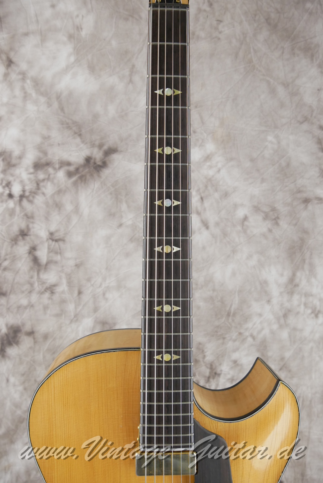 Schulz_Instrumentenbau_17,5_inch_archtop_natural_1999-005.JPG