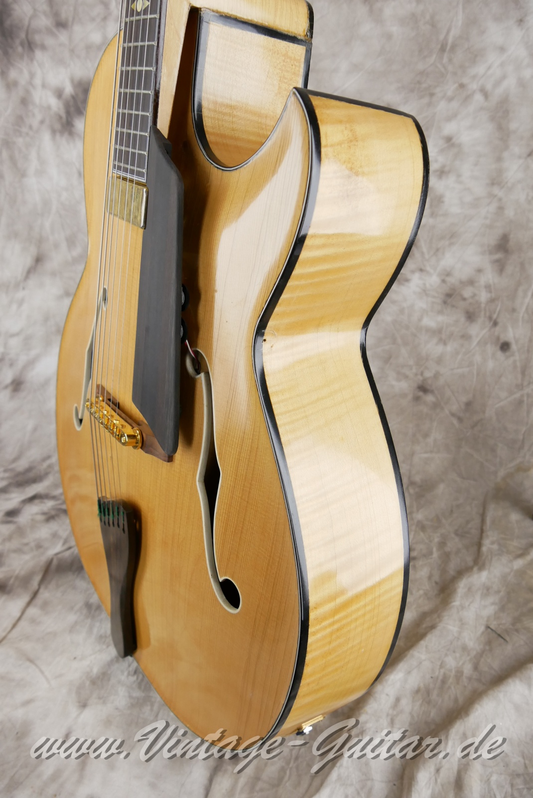 Schulz_Instrumentenbau_17,5_inch_archtop_natural_1999-010.JPG