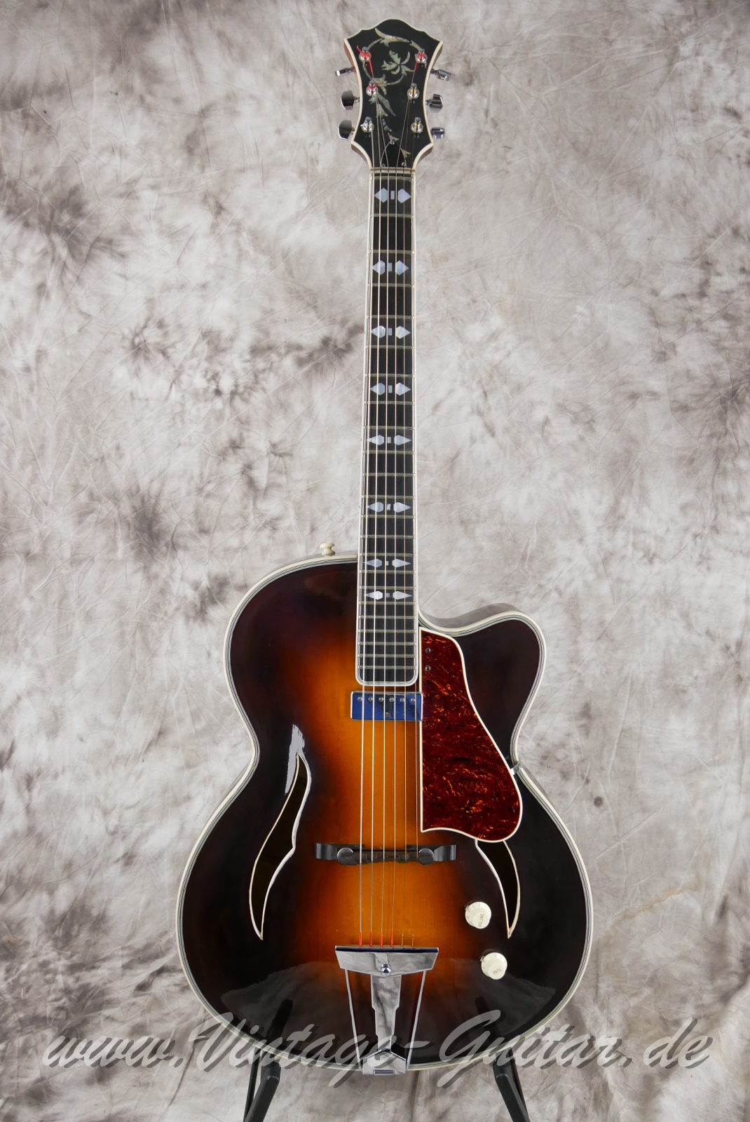 img/vintage/5565/Anton_Sandner_16_inch_Archtop_sunburst_Germany_2022-001.JPG