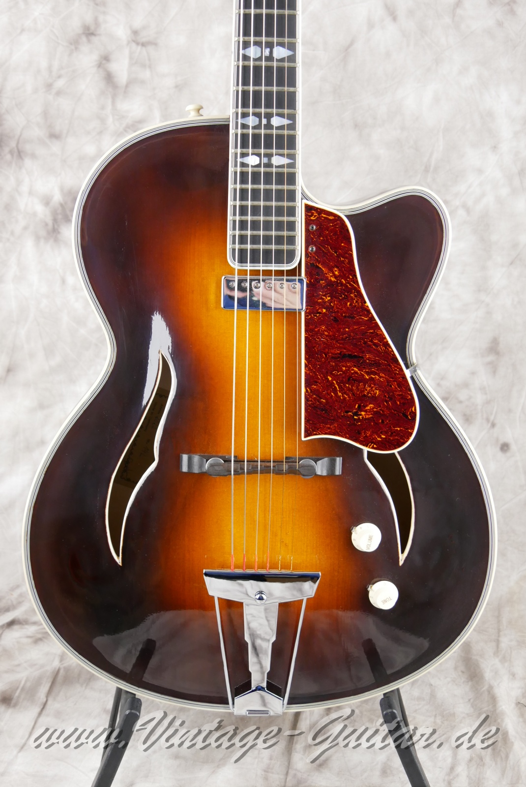 Anton_Sandner_16_inch_Archtop_sunburst_Germany_2022-007.JPG