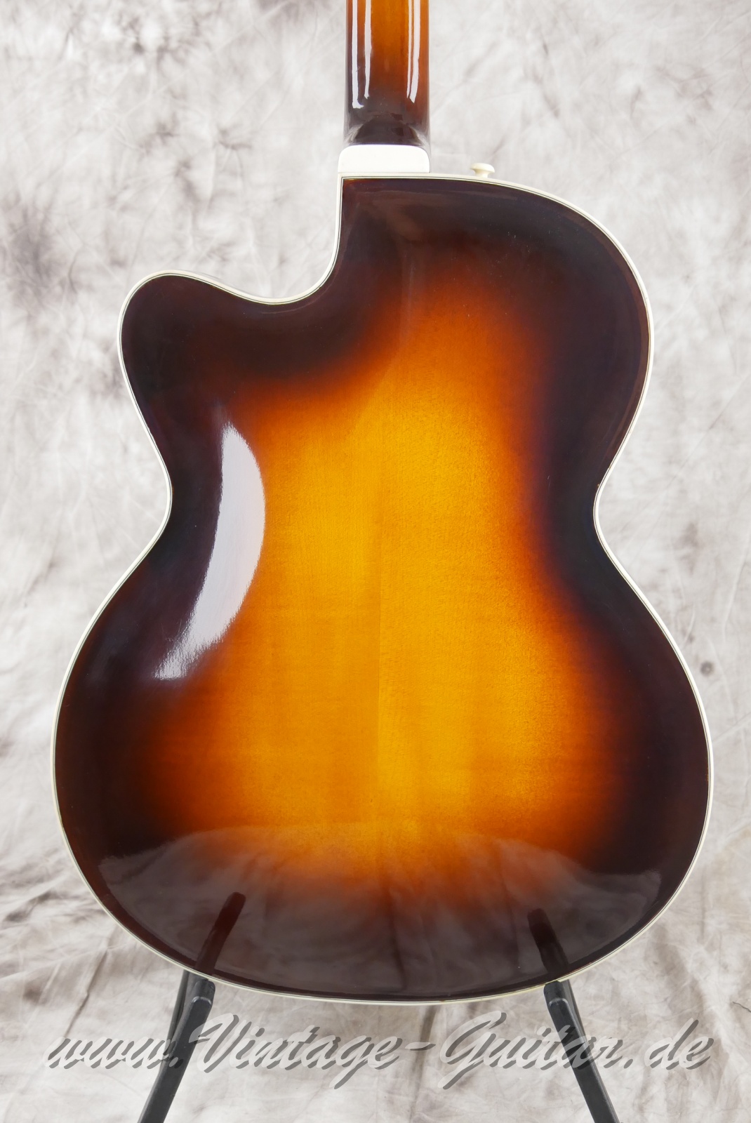 Anton_Sandner_16_inch_Archtop_sunburst_Germany_2022-008.JPG