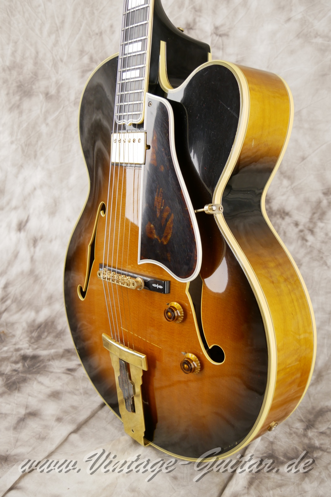 img/vintage/5566/Gibson-L5-Wes-Montgomery-1993-Master-Model-James-Hutchins-006.JPG