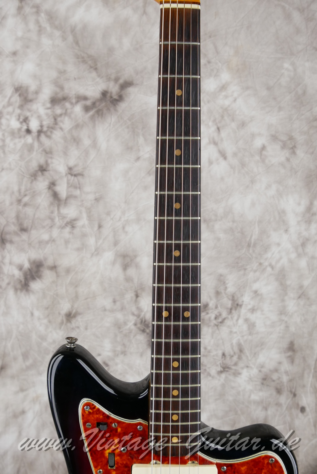 img/vintage/5568/Fender_Jazzmaster_sunburst_refin_USA_1964-007.JPG