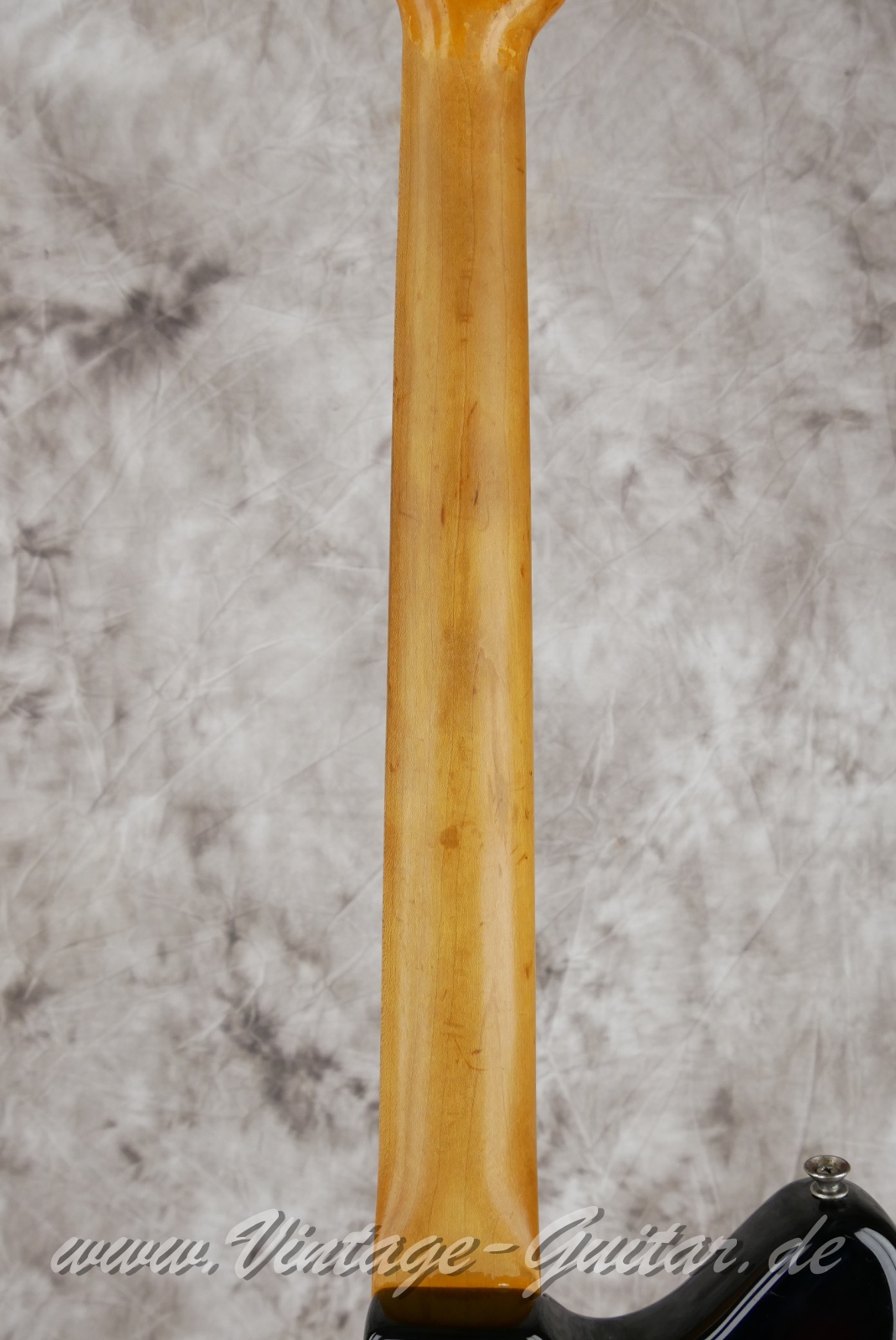 img/vintage/5568/Fender_Jazzmaster_sunburst_refin_USA_1964-008.JPG