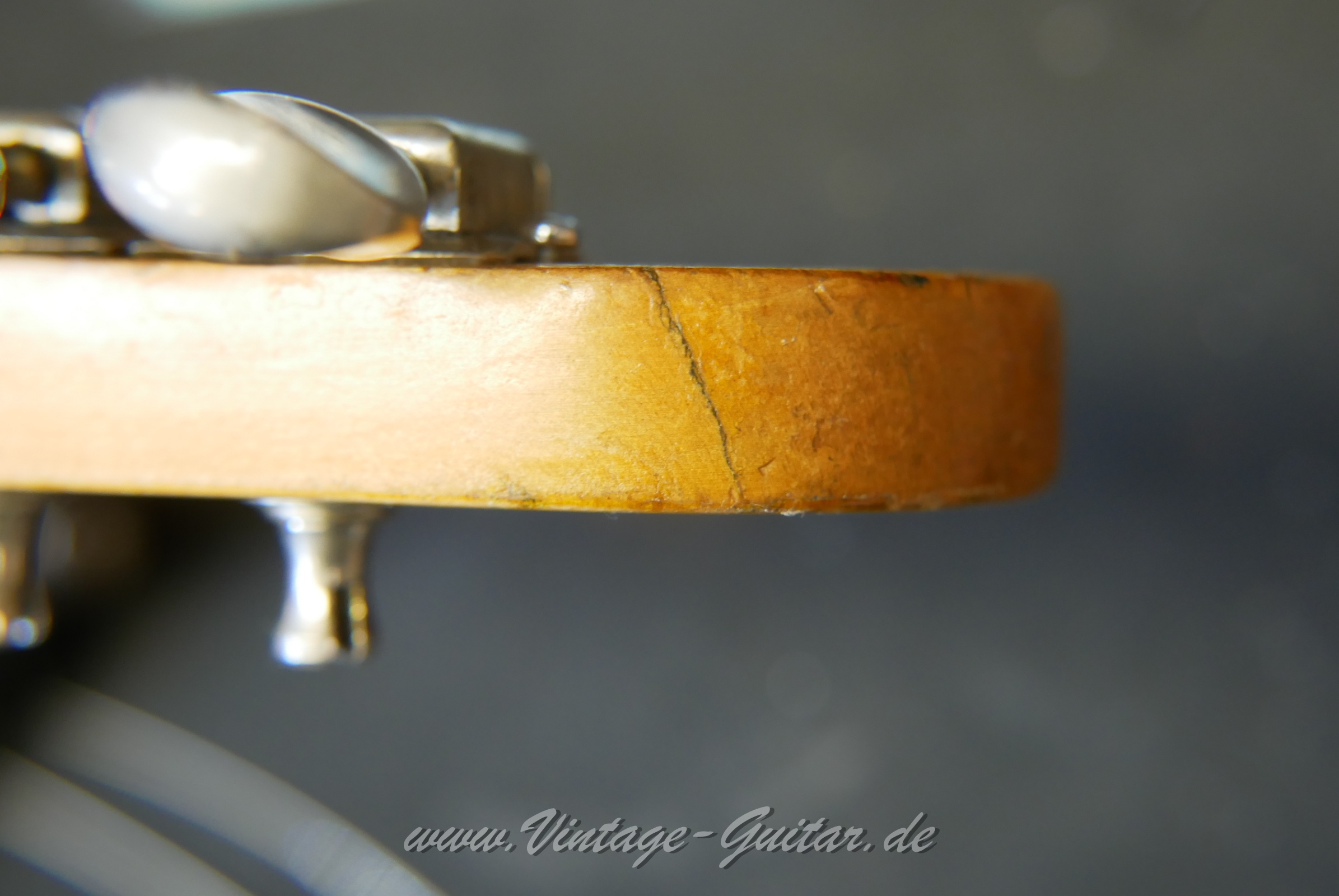 img/vintage/5568/Fender_Jazzmaster_sunburst_refin_USA_1964-015.JPG
