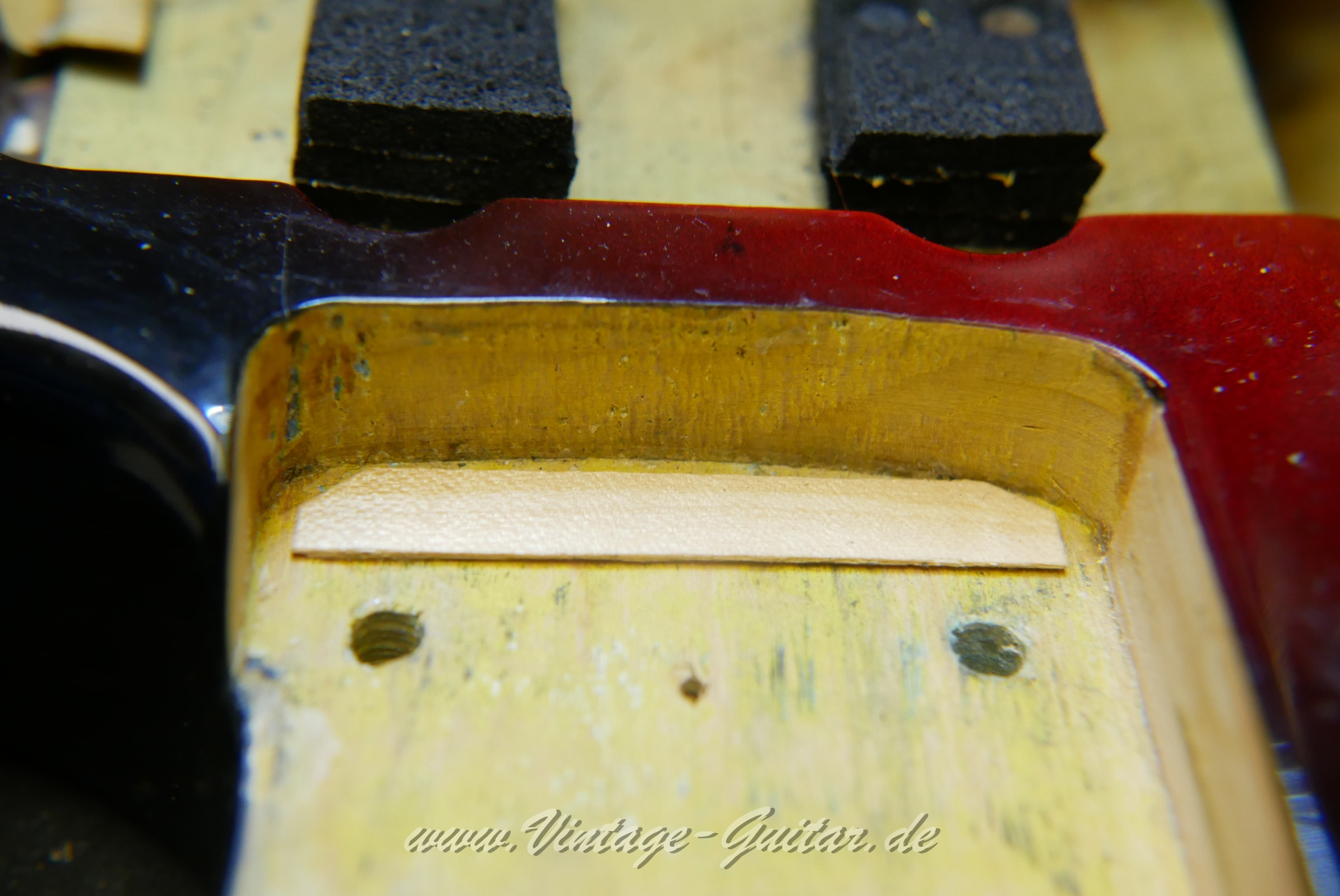 img/vintage/5568/Fender_Jazzmaster_sunburst_refin_USA_1964-019.JPG