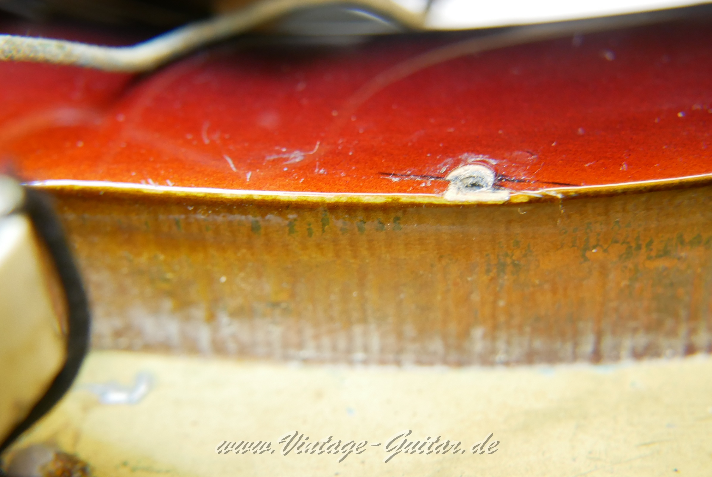 img/vintage/5568/Fender_Jazzmaster_sunburst_refin_USA_1964-022.JPG
