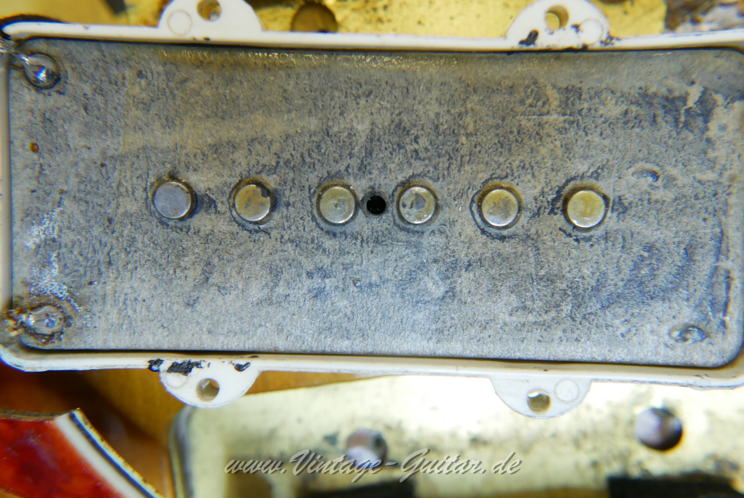 img/vintage/5568/Fender_Jazzmaster_sunburst_refin_USA_1964-030.JPG
