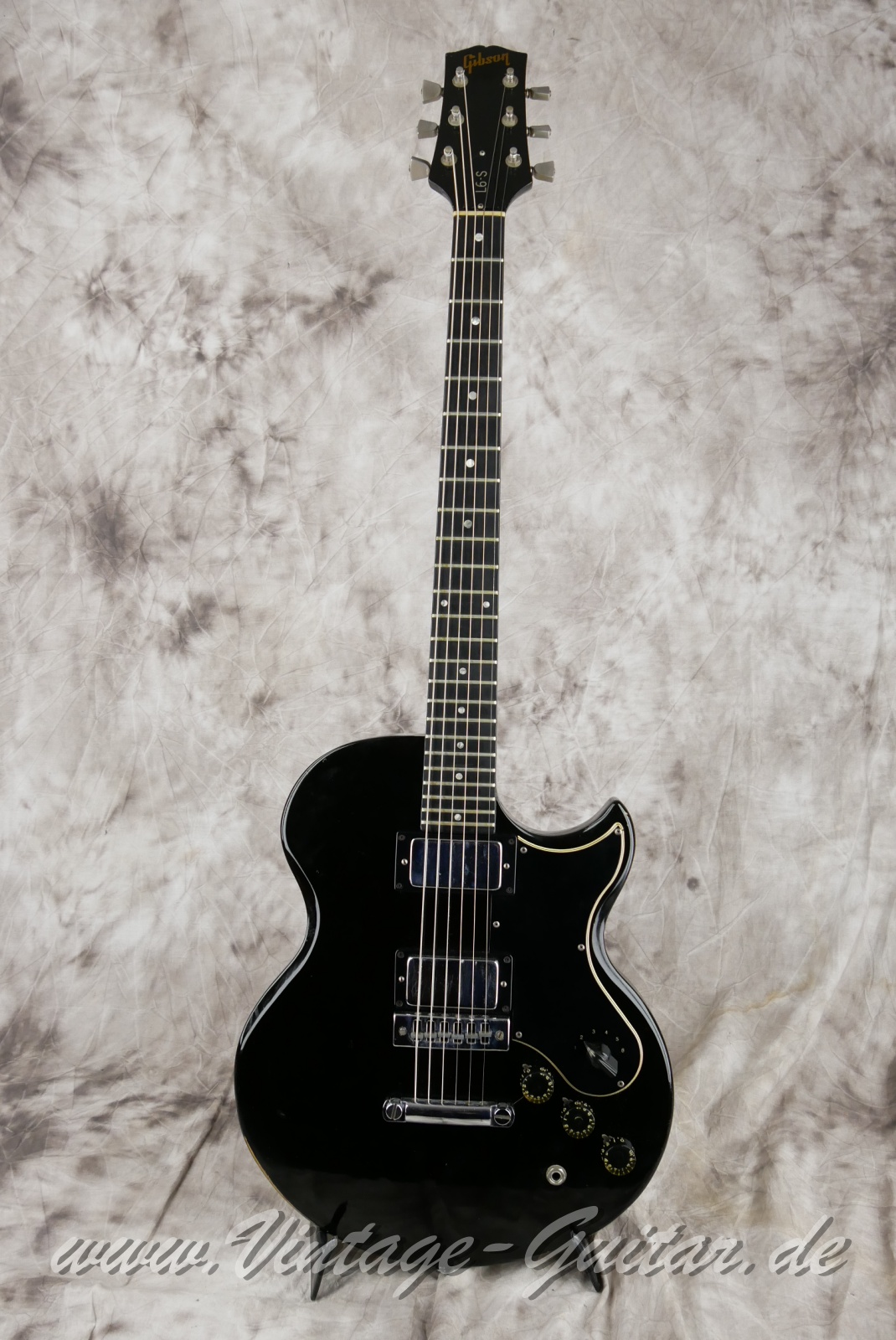 Gibson_L_6S_black_USA_1973-001.JPG