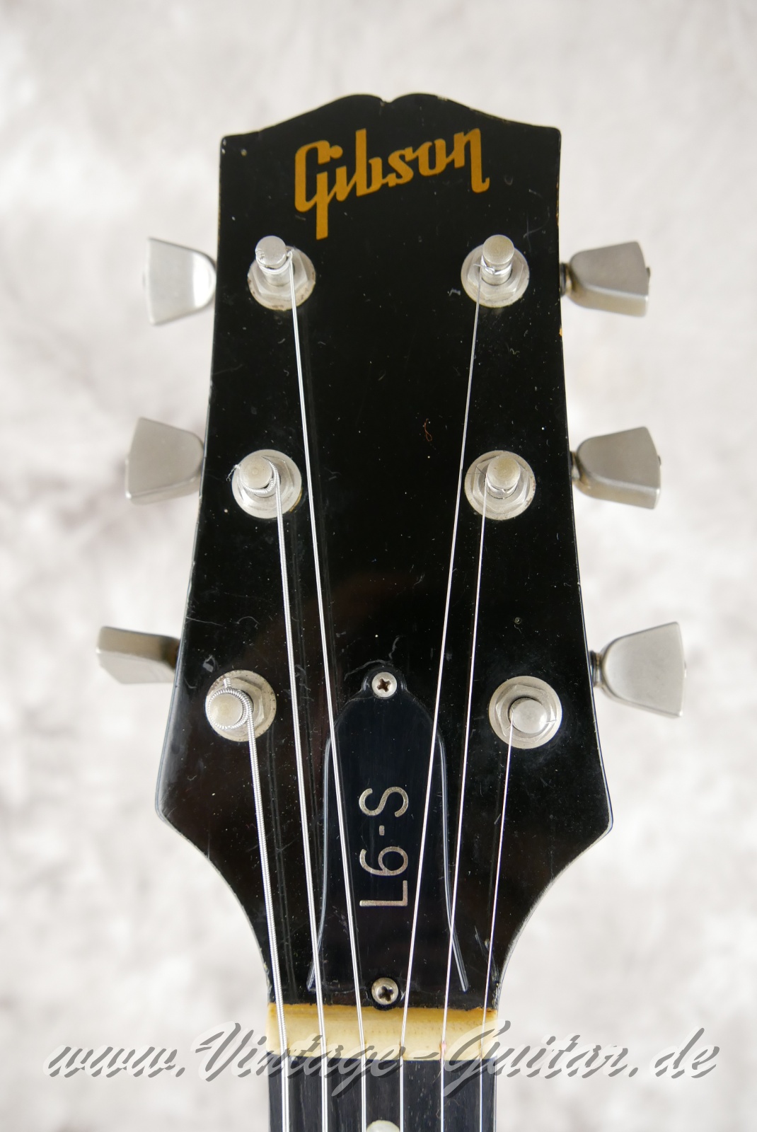 Gibson_L_6S_black_USA_1973-003.JPG