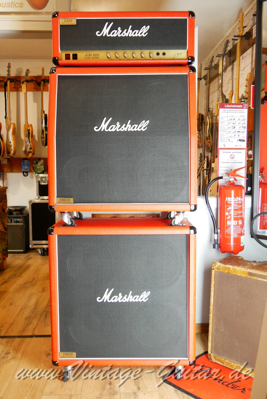 Marshall_JCM_800_2203_MkII_1960A_1960B_fullstack_limited_edition_red_1995-046.JPG