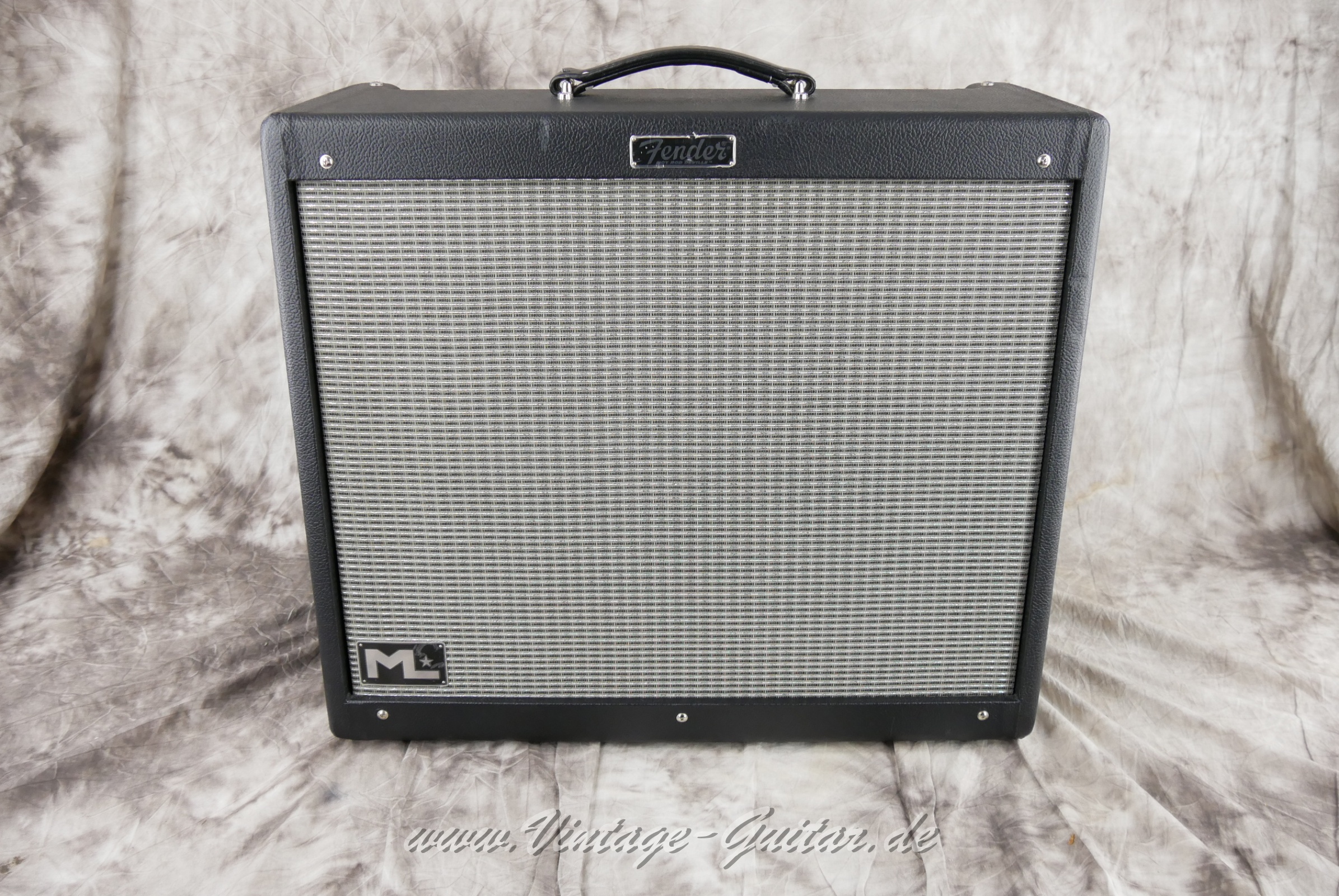 Fender-Hot-Rod-Deville-212-2017-black-tolex-002.jpg