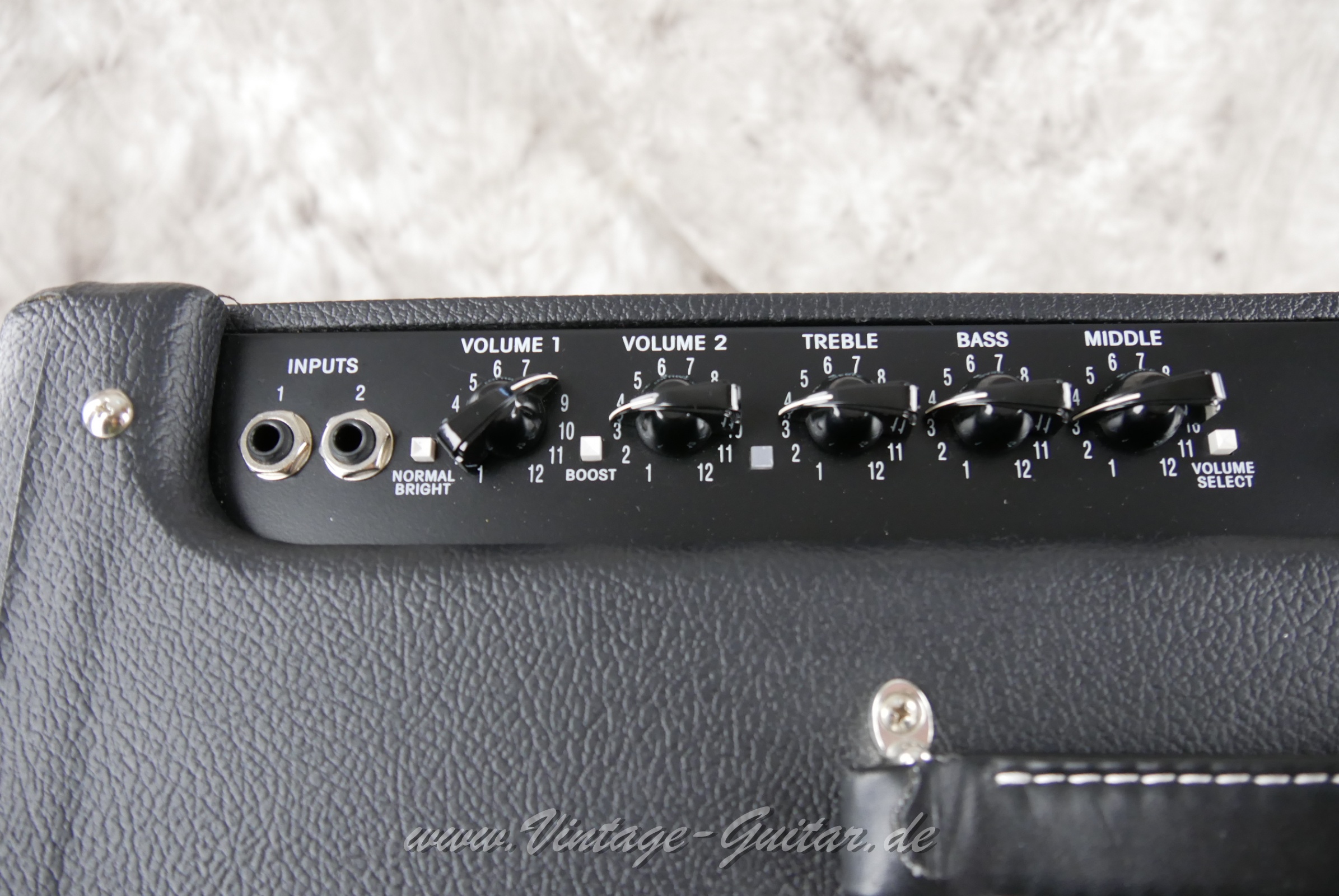 Fender-Hot-Rod-Deville-212-2017-black-tolex-009.jpg