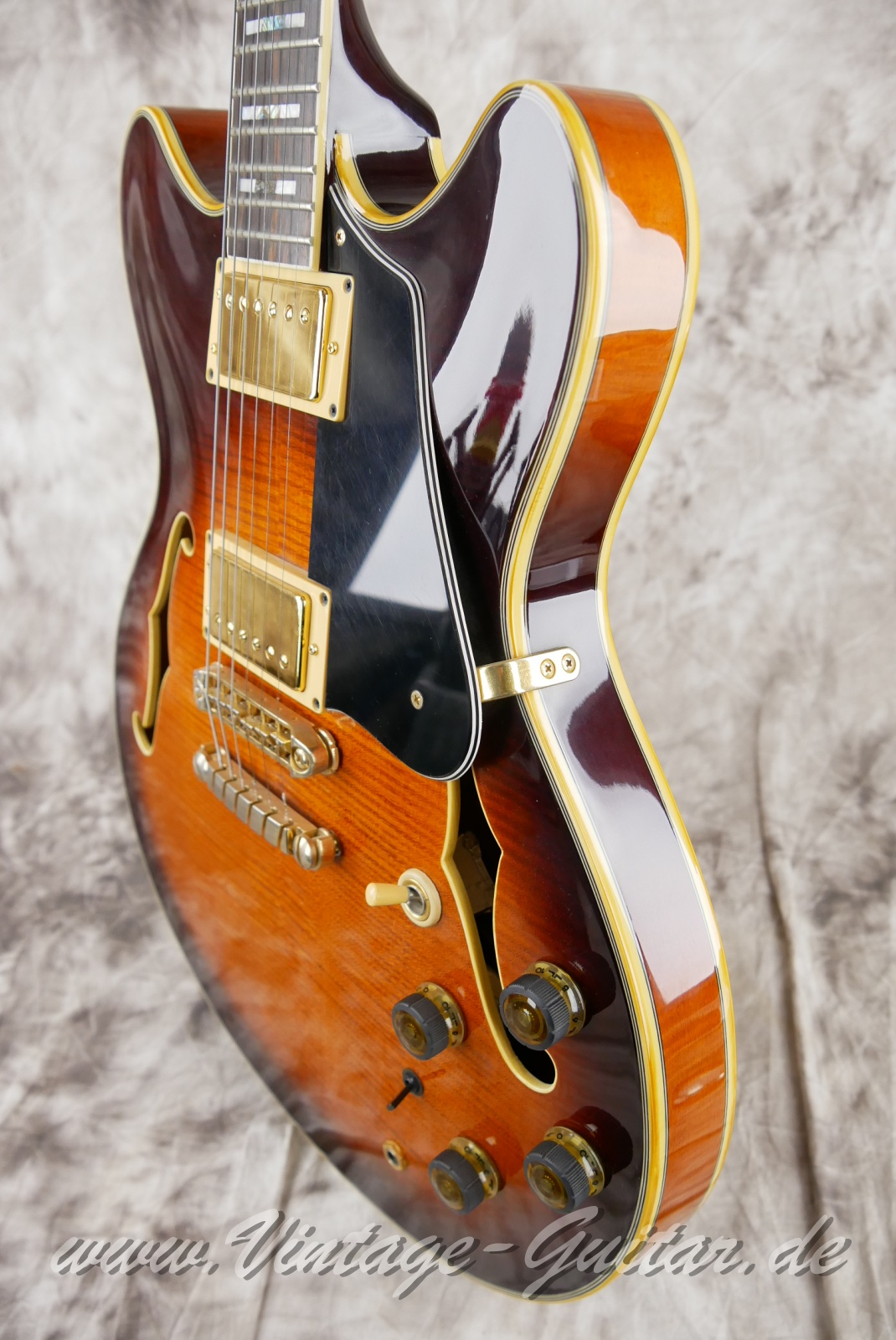 Ibanez_AS_200_Artist_sunburst_Japan_1987010.JPG