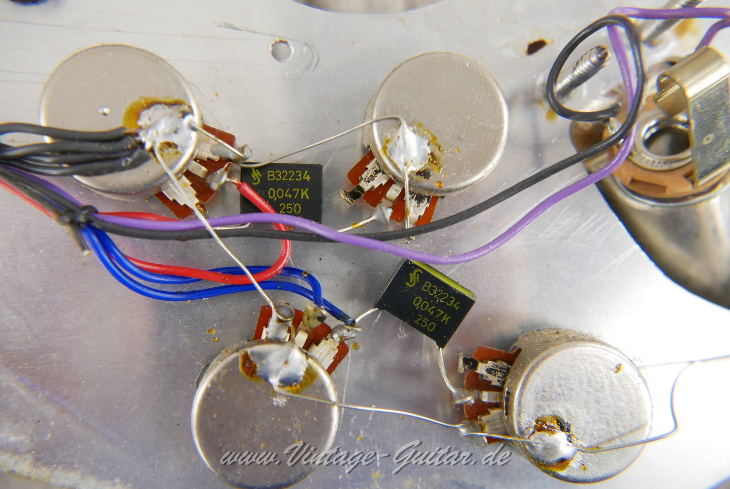 img/vintage/5578/Hagstrom_HIIBN_F400N_sunburst_Sweden_1974-017.JPG