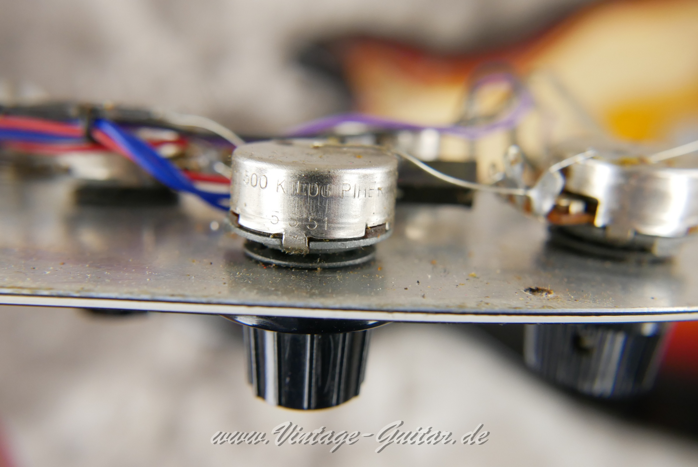 img/vintage/5578/Hagstrom_HIIBN_F400N_sunburst_Sweden_1974-018.JPG
