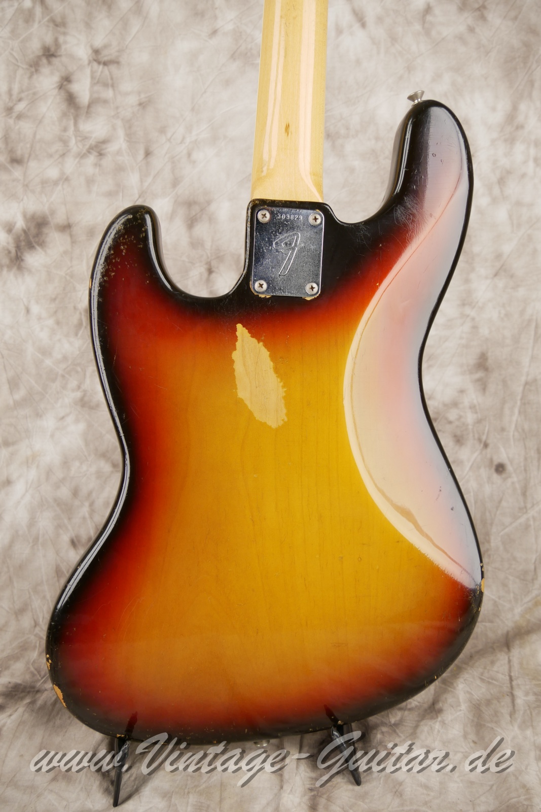 img/vintage/5579/Fender-Jazz-Bass-1972-sunburst-004.JPG