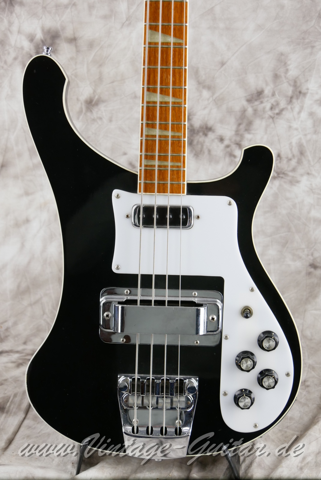 Rickenbacker_4001_stereo_jetglo_USA_1975-007.JPG