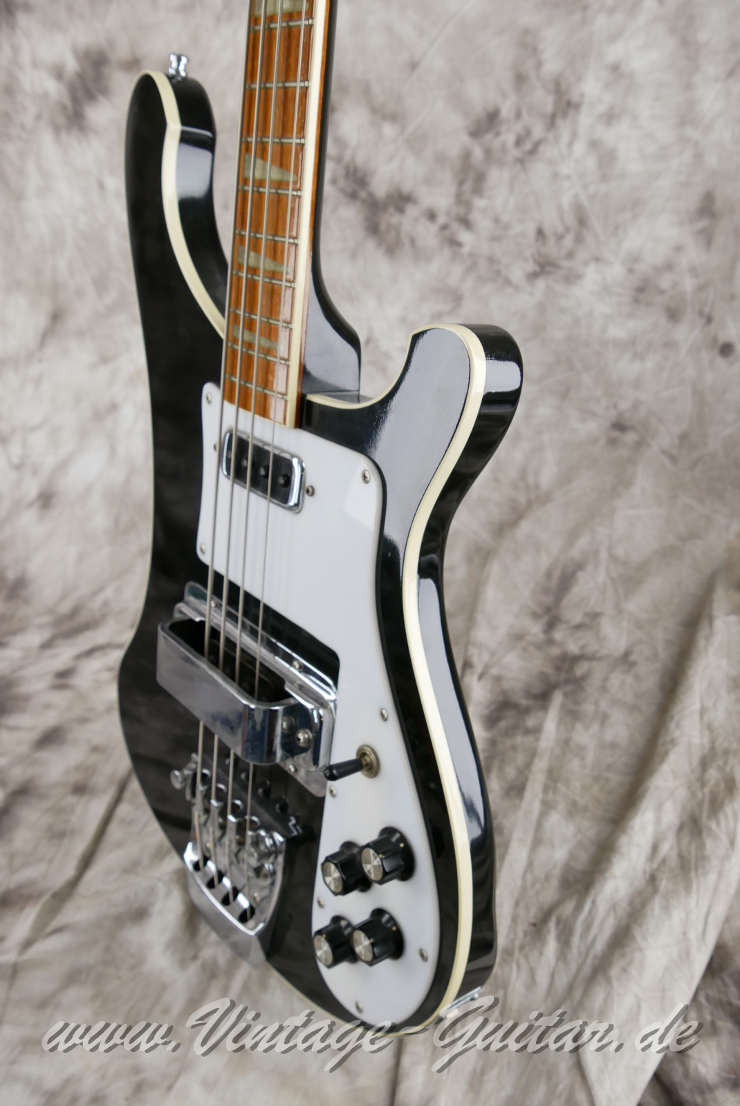 Rickenbacker_4001_stereo_jetglo_USA_1975-010.JPG