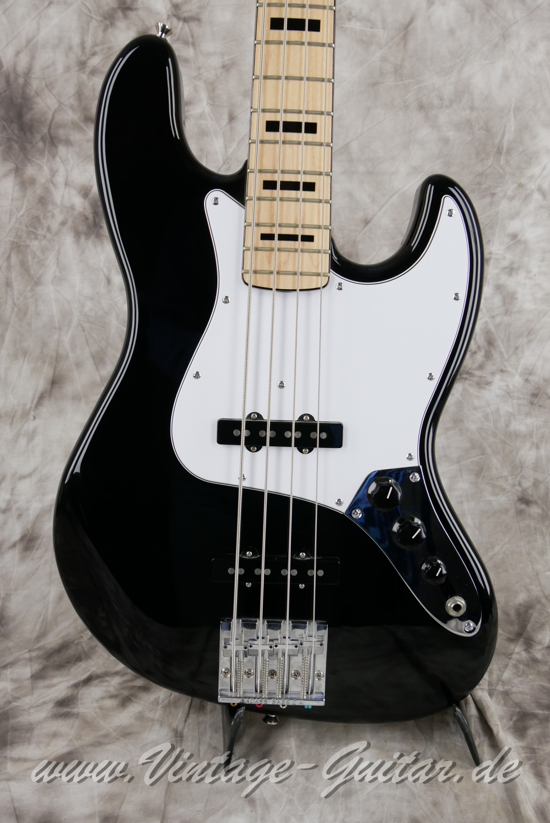 Fender-Jazz-Bass-Geddy-Lee-2007-001--black-001.JPG