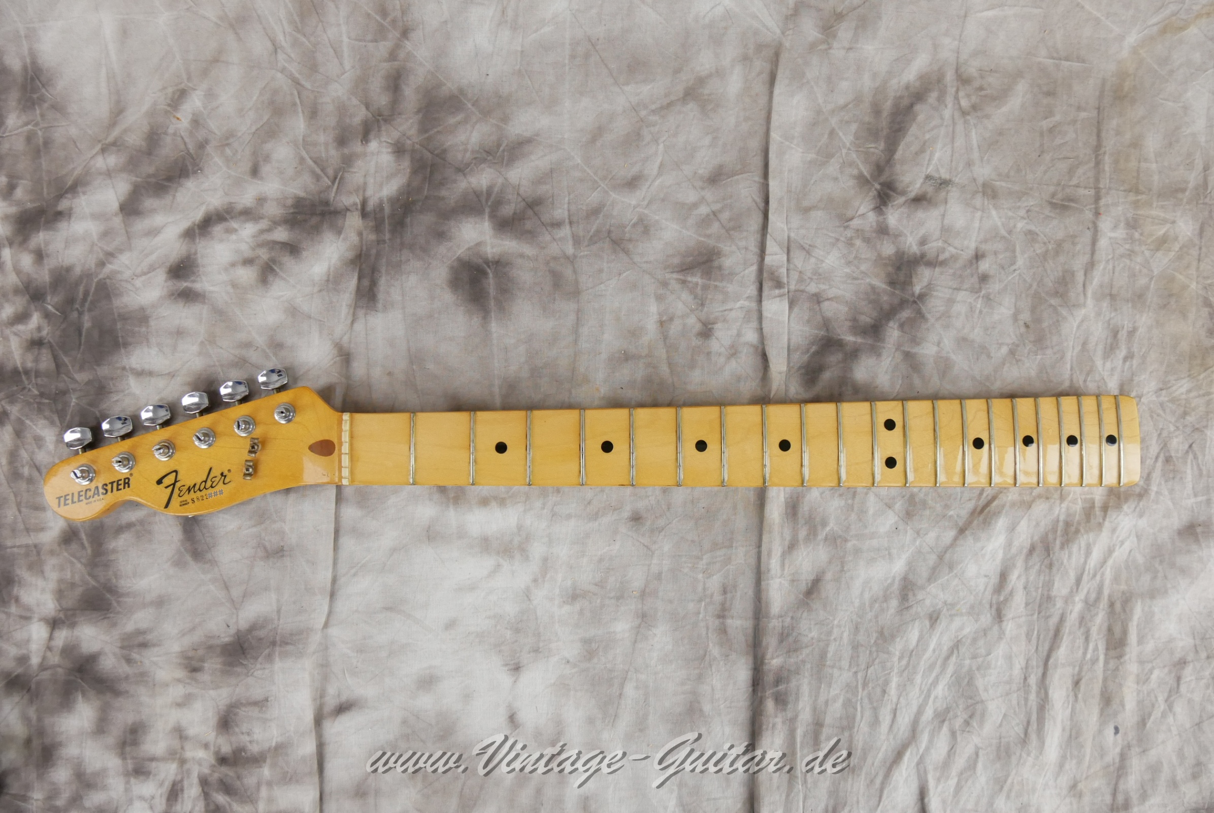 Fender_Telecaster_lefthand_neck_maple_fretboard_USA_1979-001.JPG