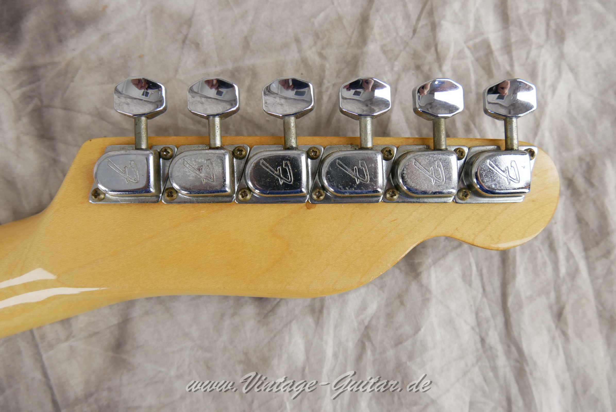 Fender_Telecaster_lefthand_neck_maple_fretboard_USA_1979-004.JPG