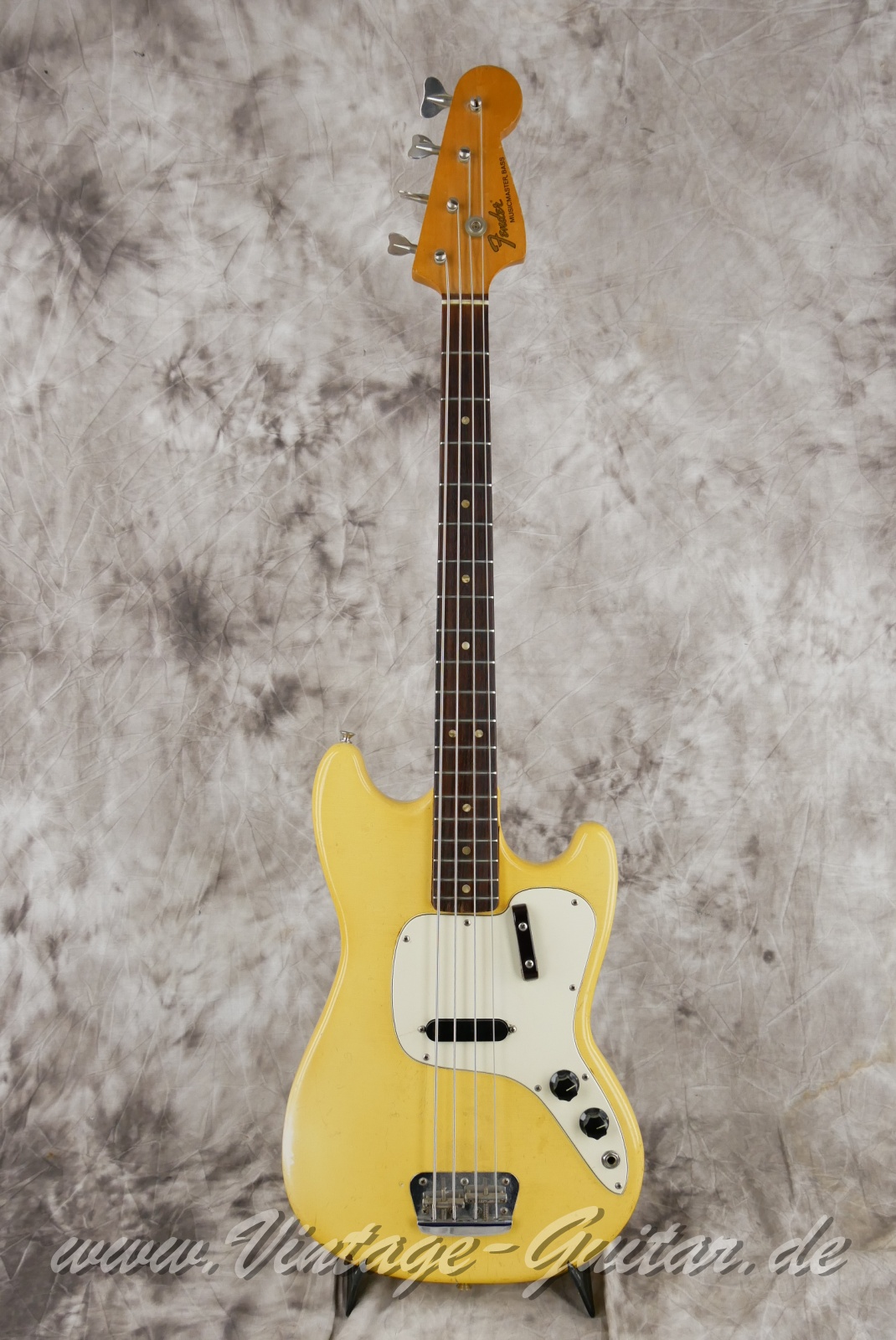 img/vintage/5586/Fender_Musicmaster_Bass_olympic_white_1972-001.JPG